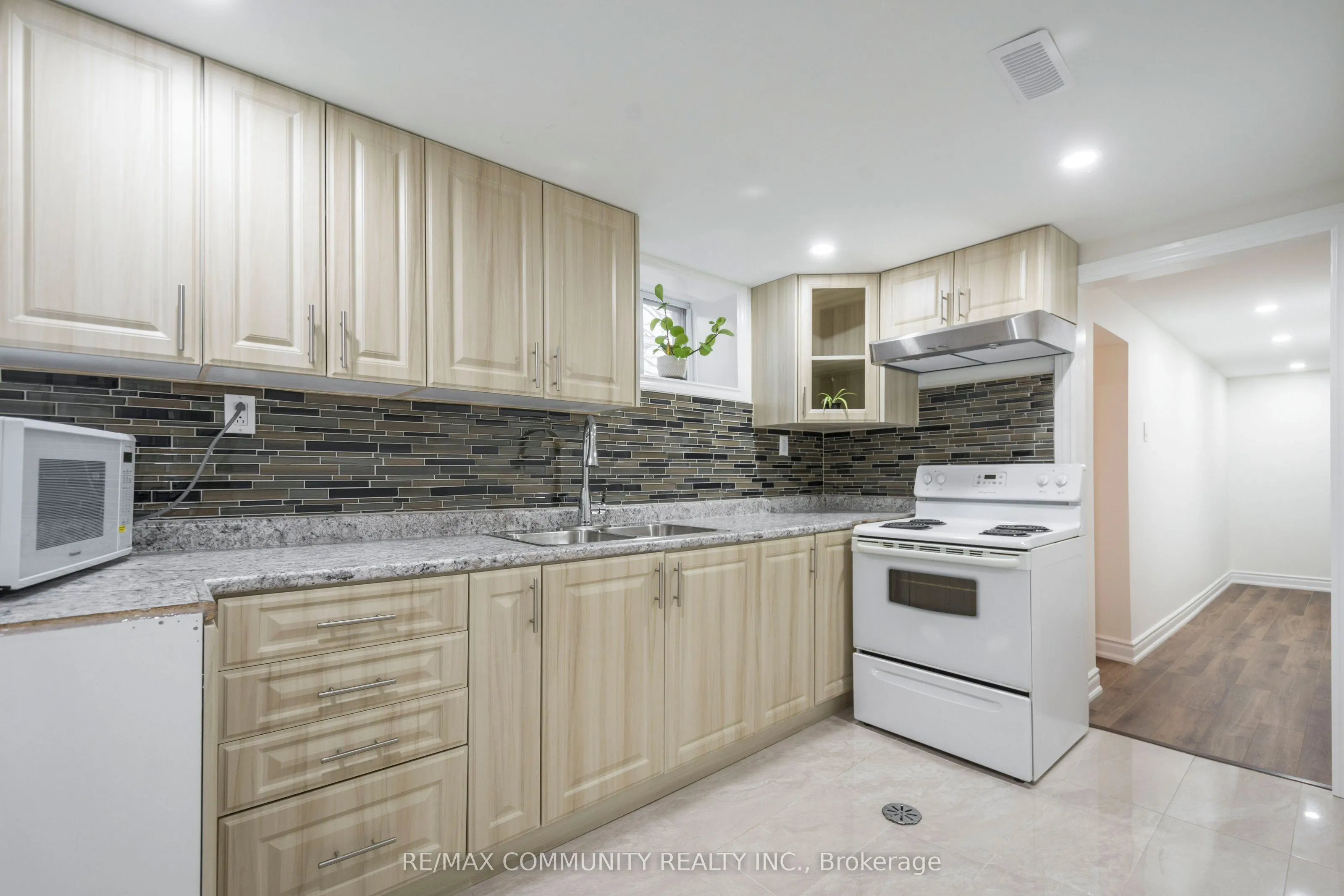 69 Elizabeth Crescent, #Basement