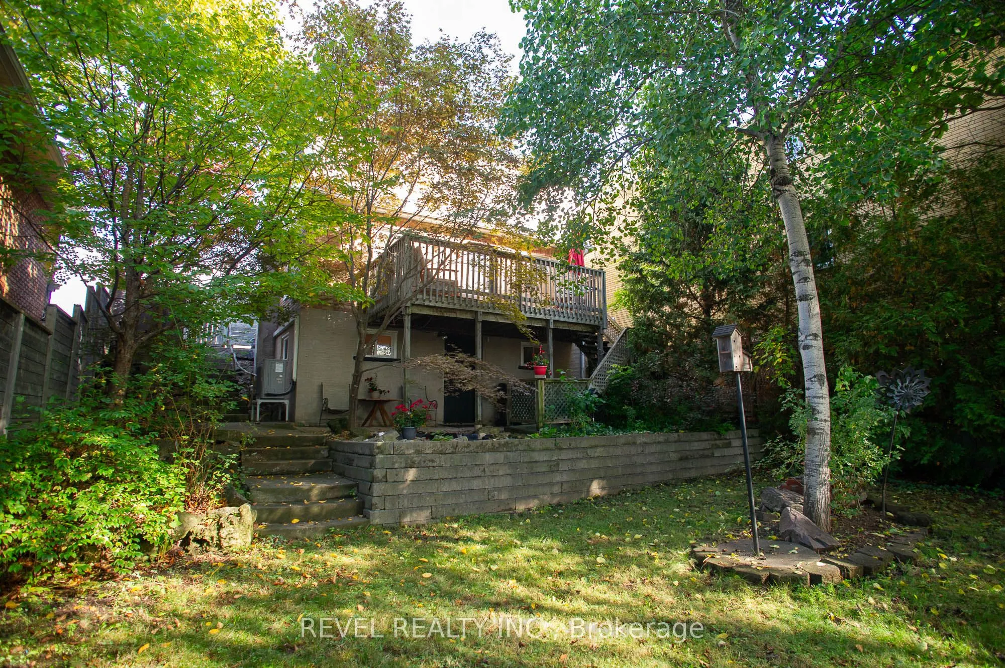 24 Avenue Road