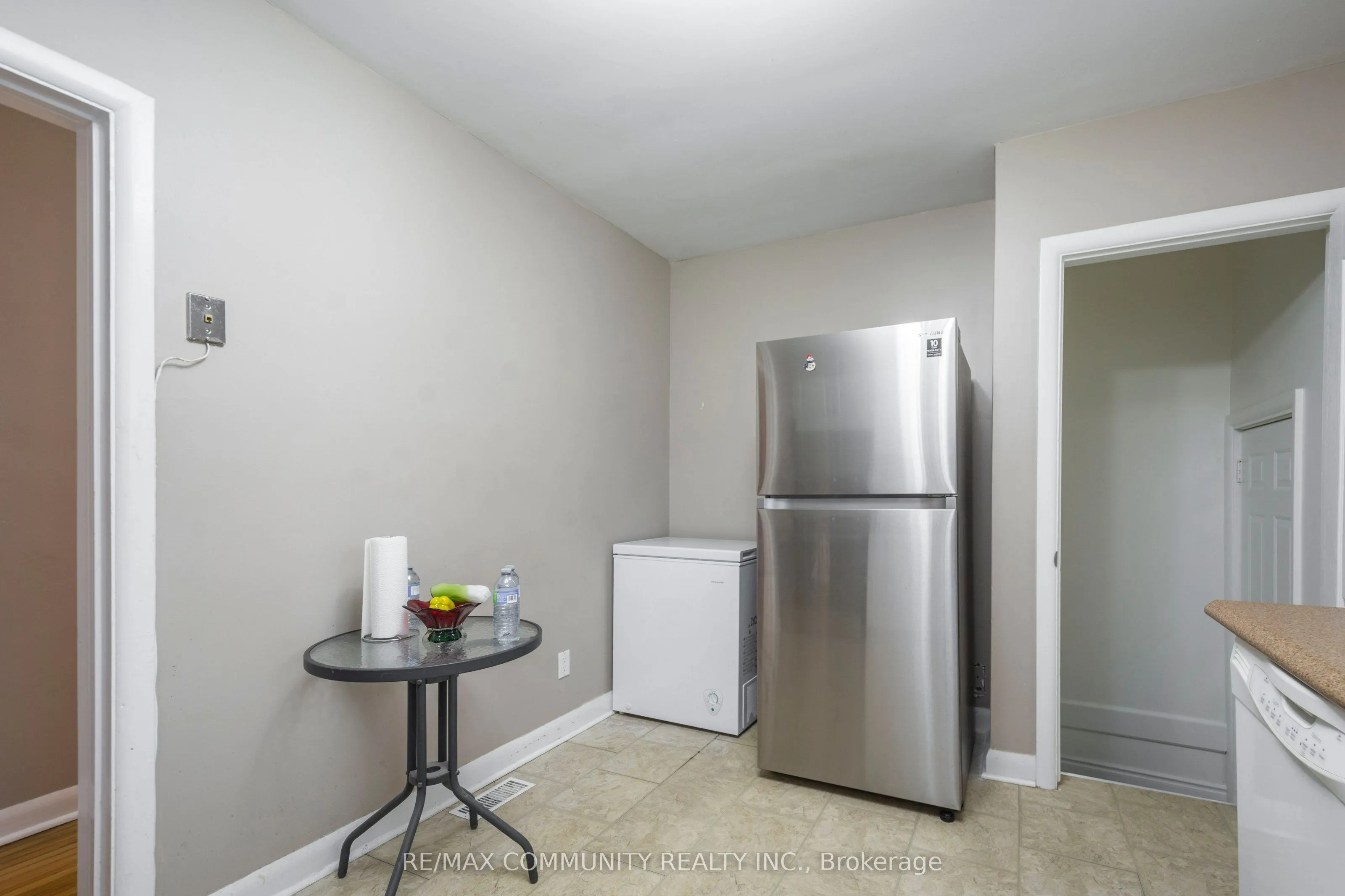 69 Elizabeth Crescent, #Main Floor