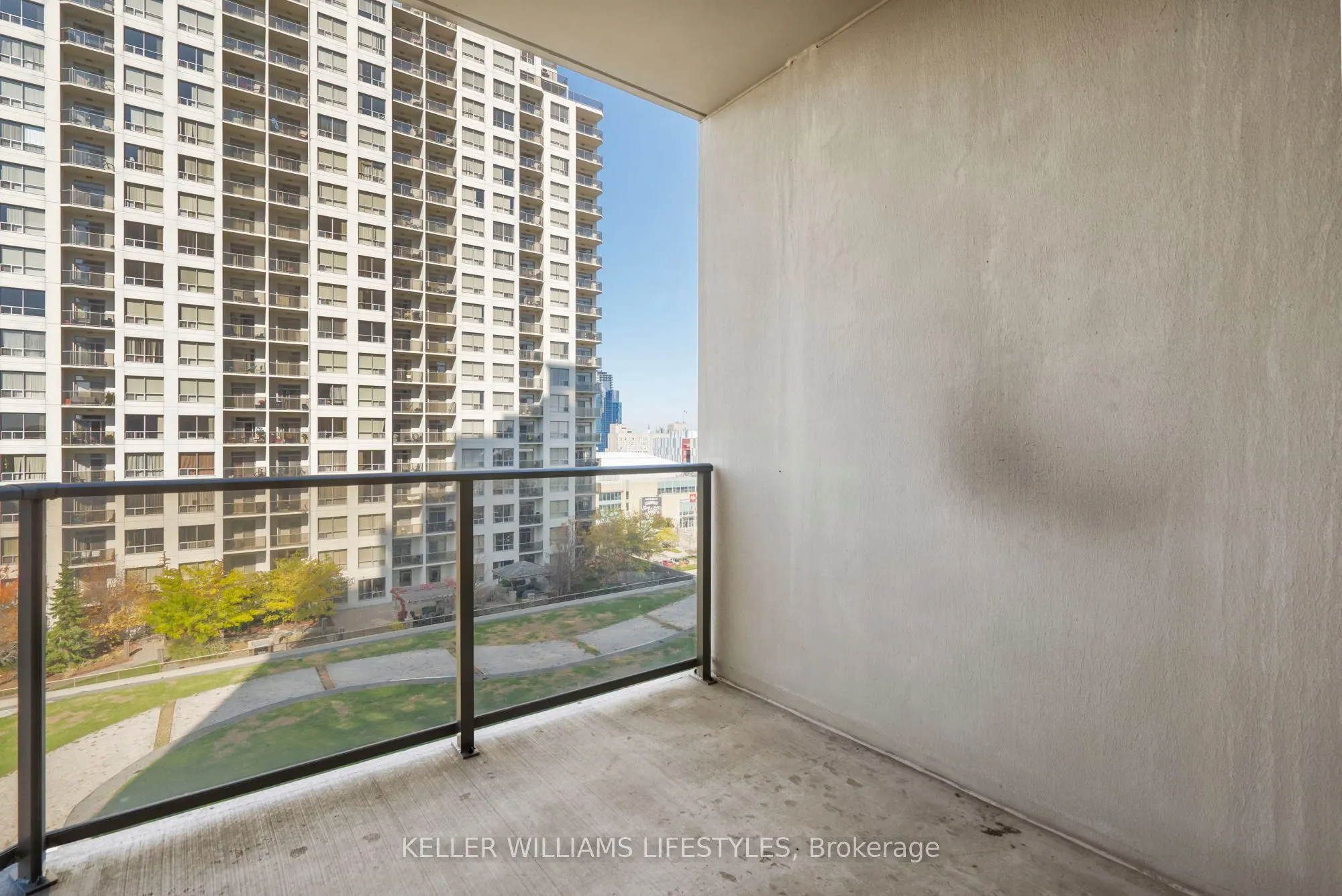330 Ridout Street N, #1210
