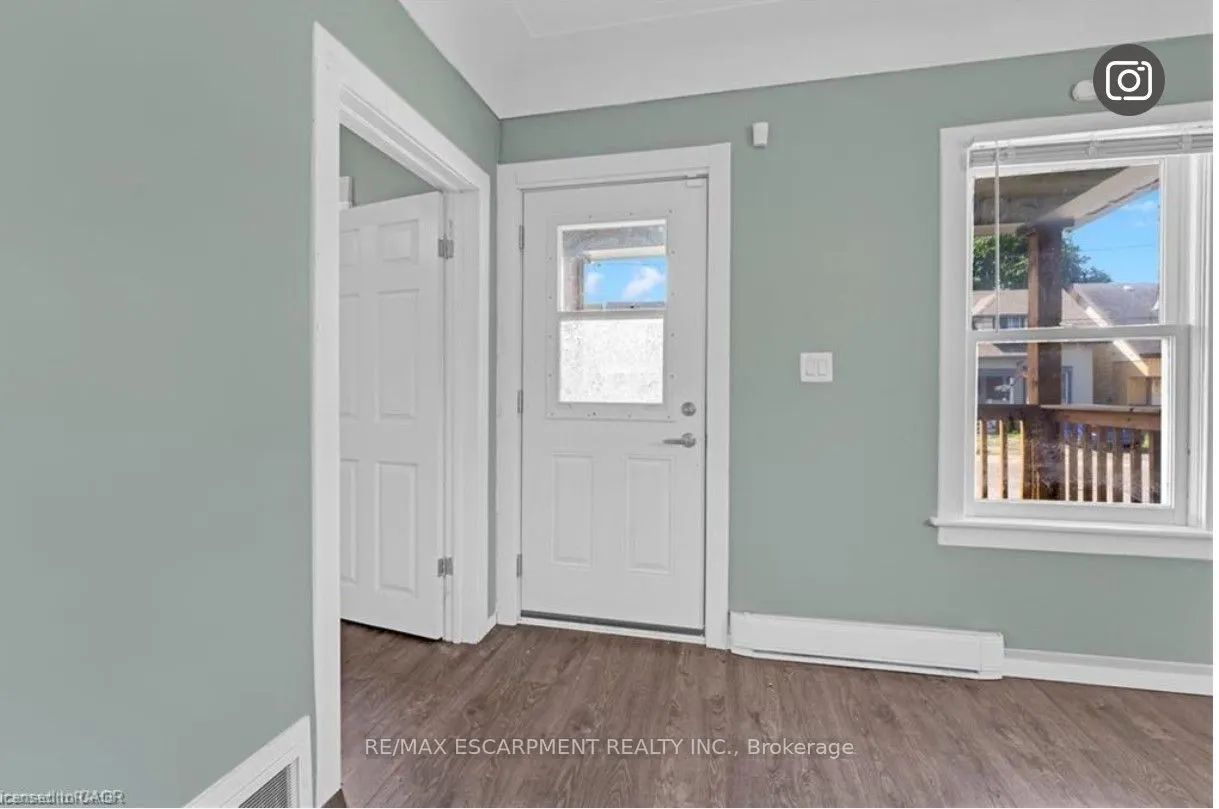 34 Welland Street, #Main