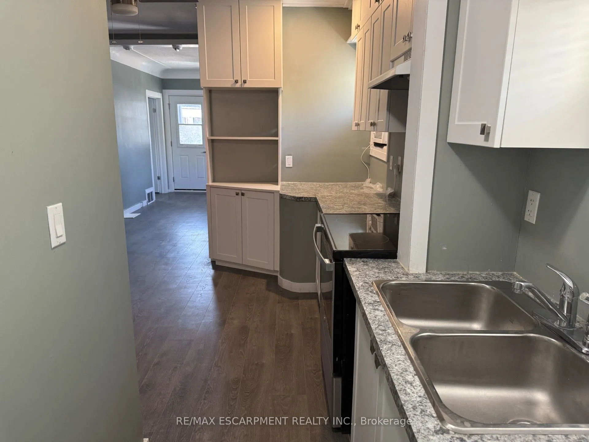 34 Welland Street, #Main