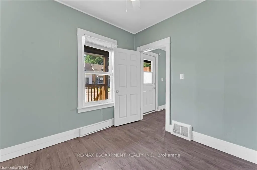 34 Welland Street, #Main