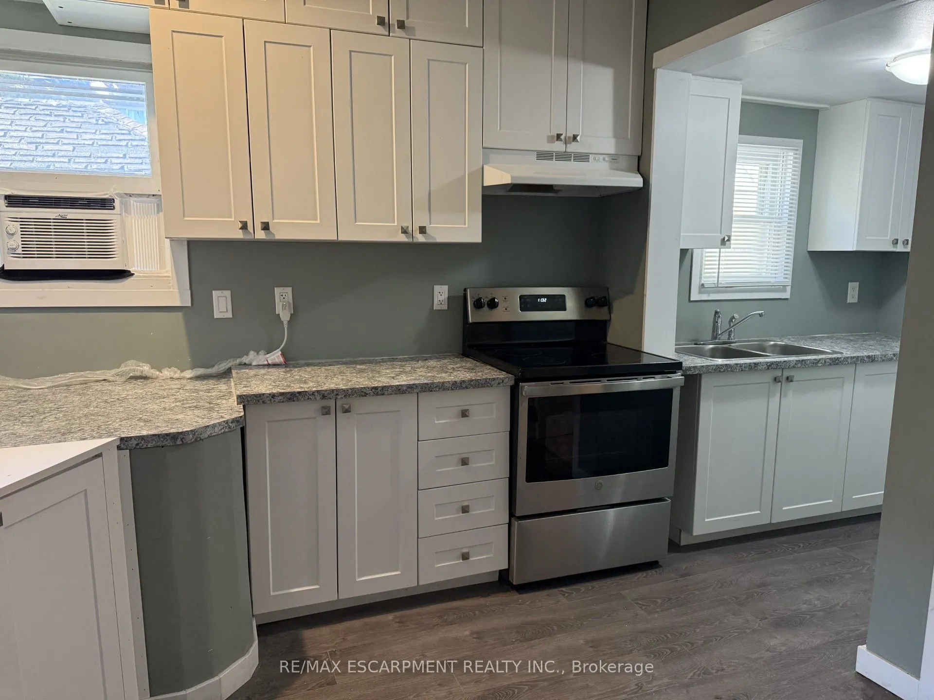 34 Welland Street, #Main
