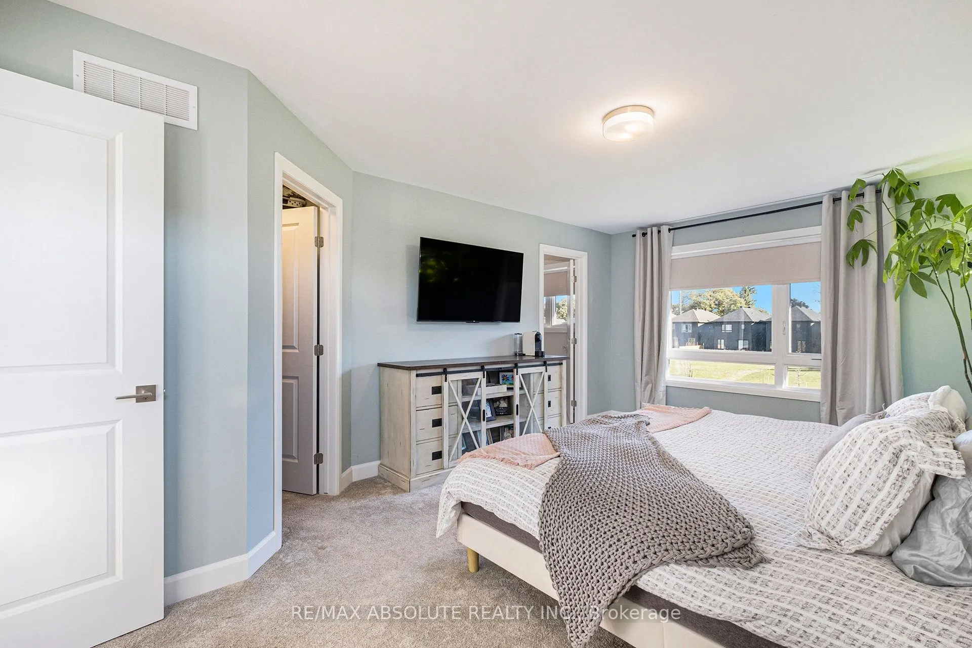 16 Cockburn Street, #B