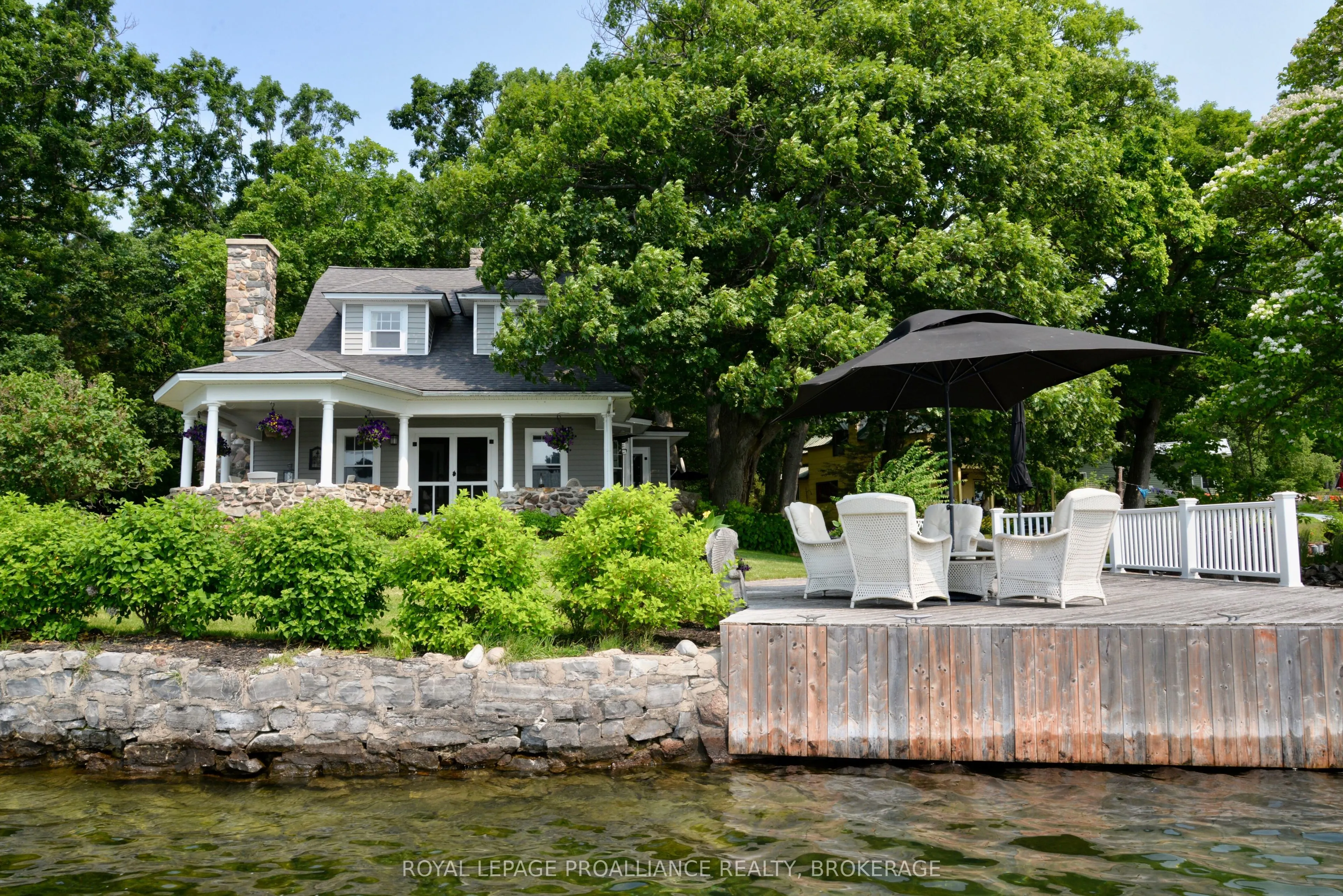 121 Tremont Park Island