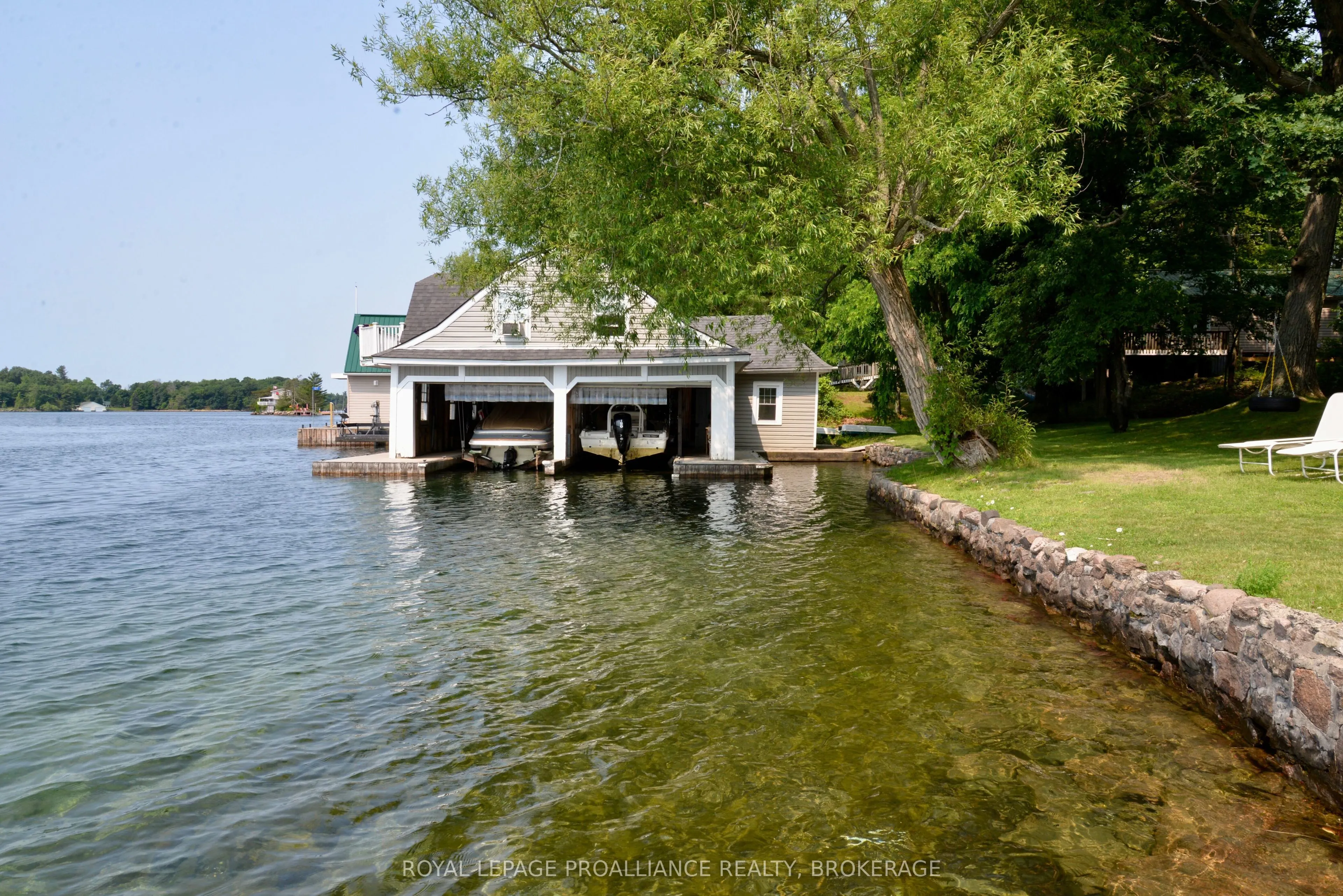 121 Tremont Park Island