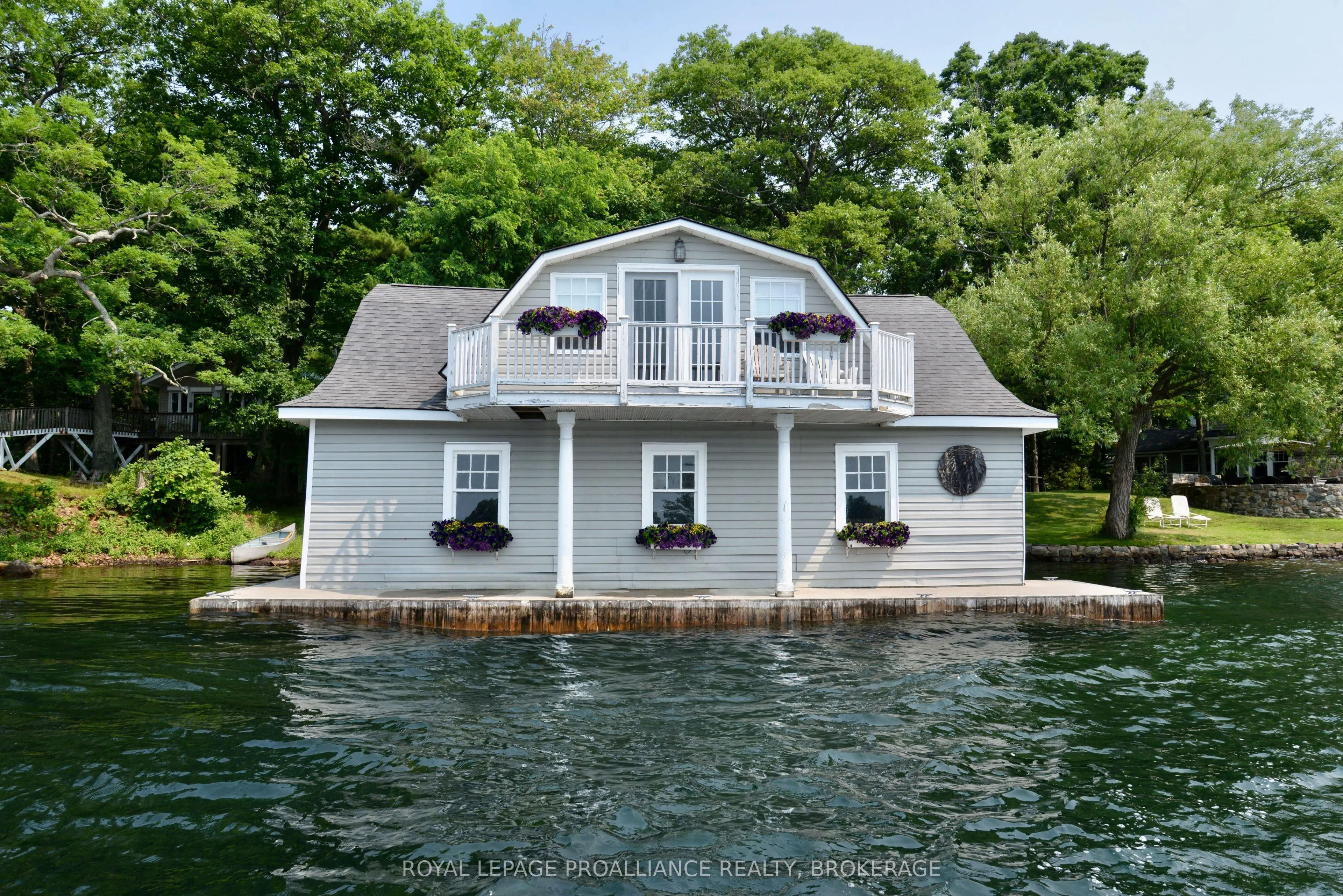 121 Tremont Park Island