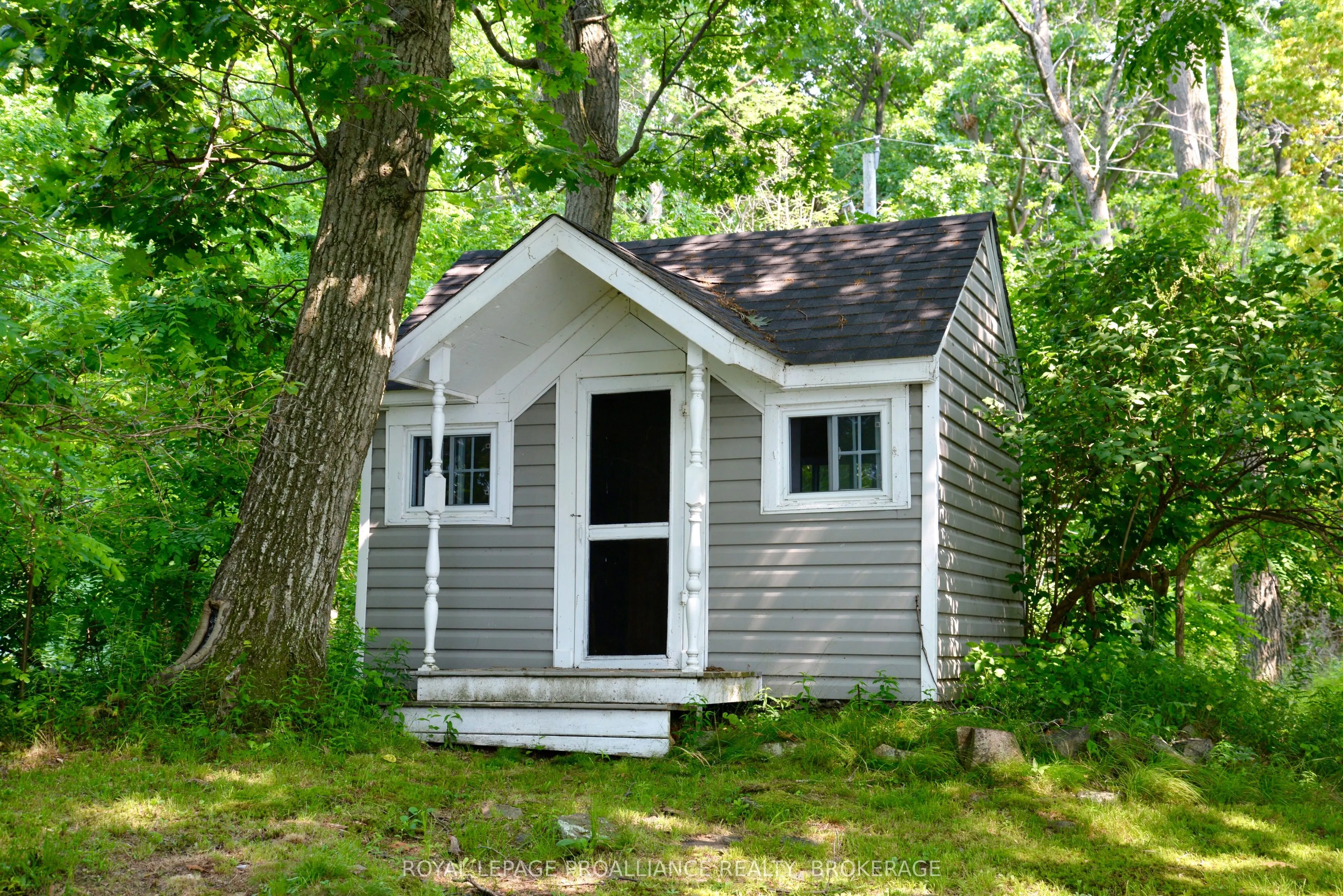 121 Tremont Park Island