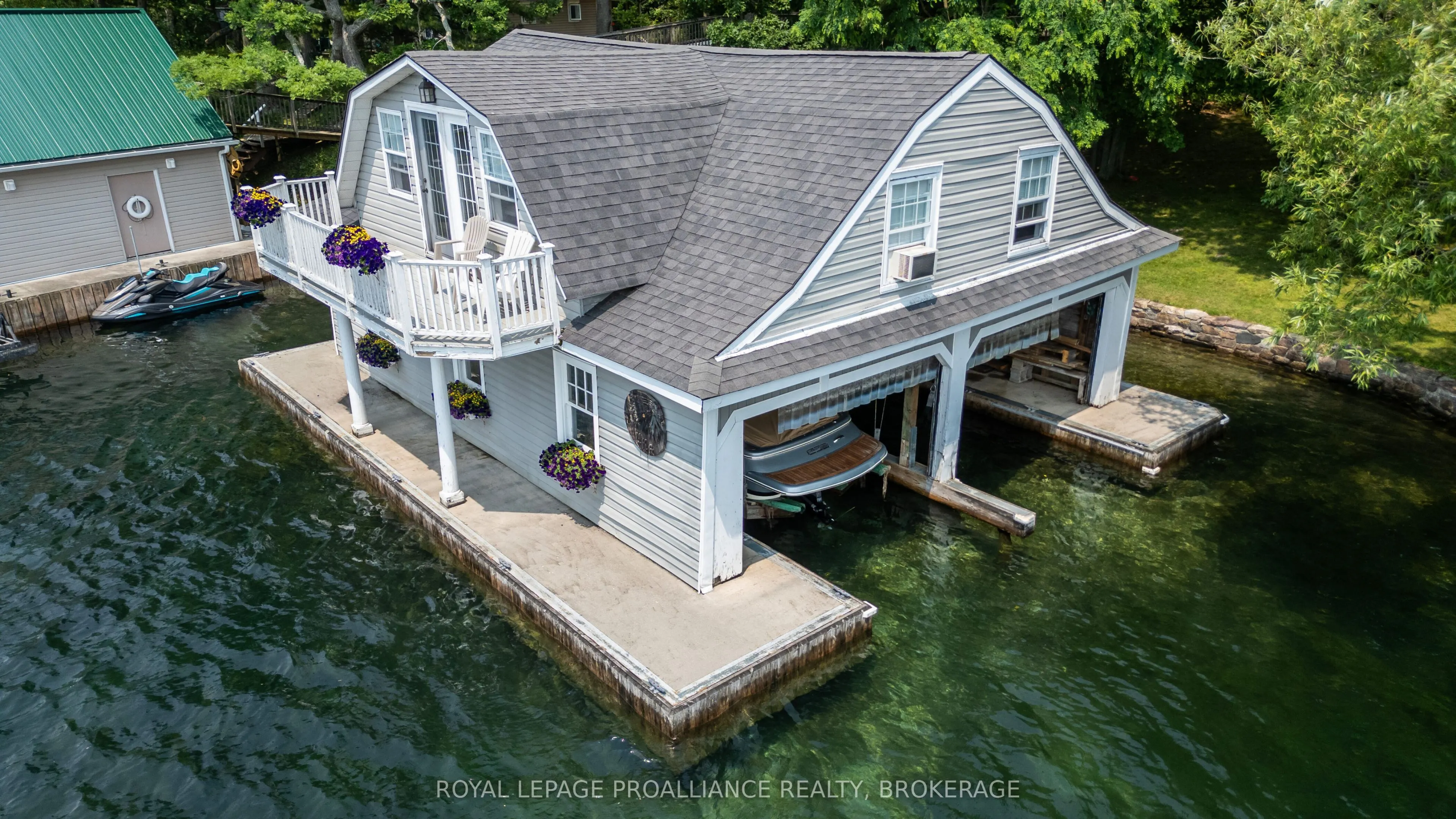 121 Tremont Park Island