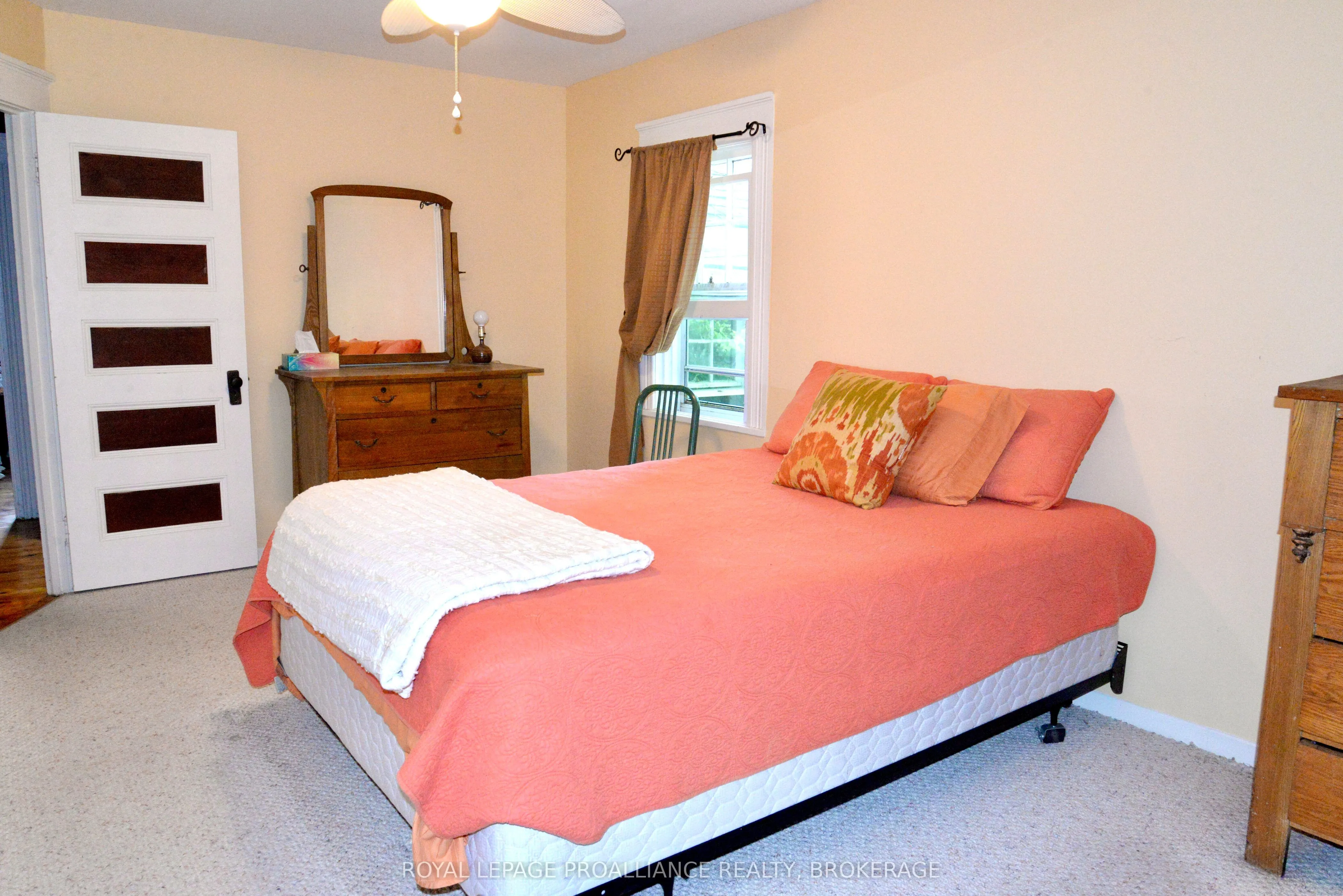 121 Tremont Park Island