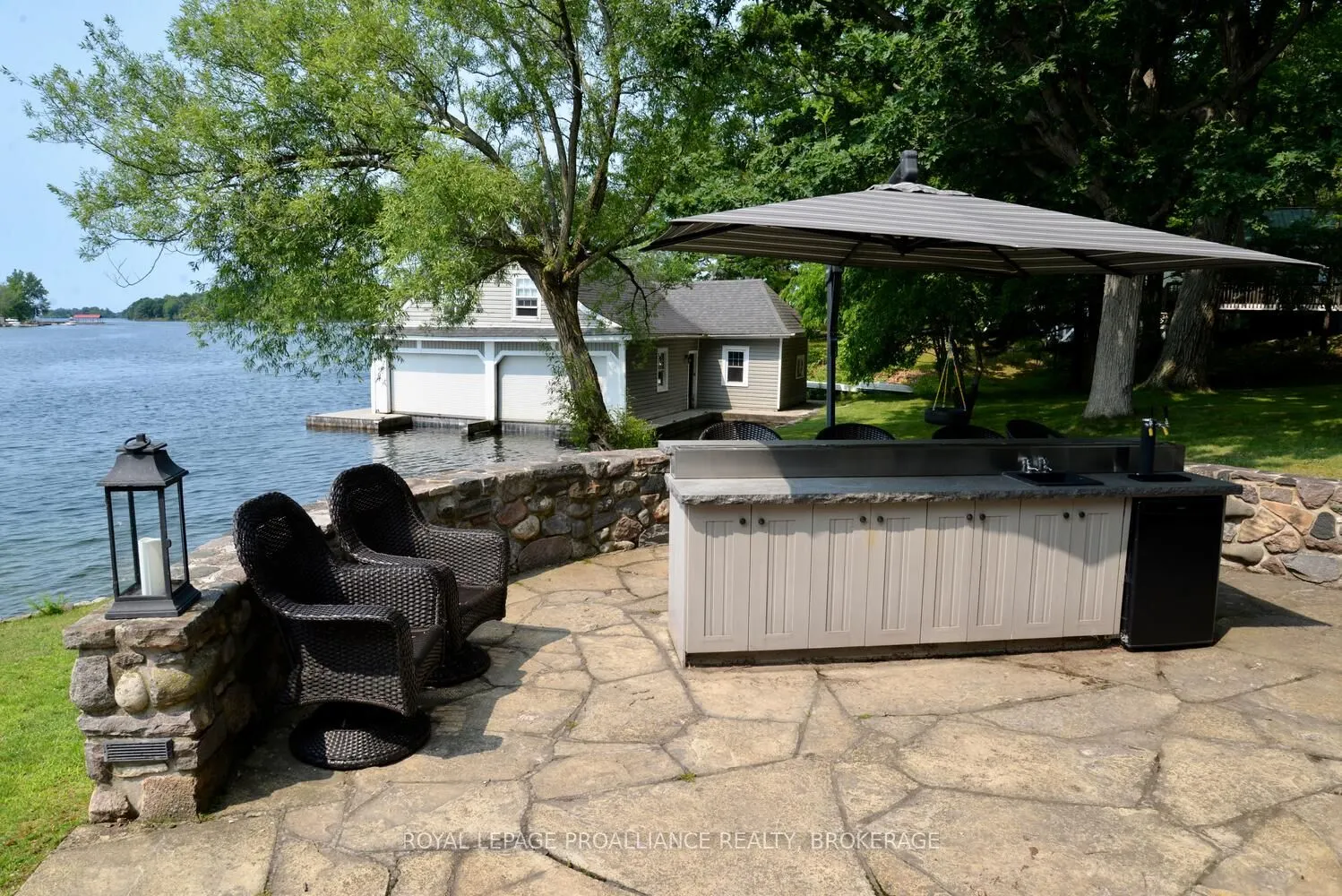 121 Tremont Park Island