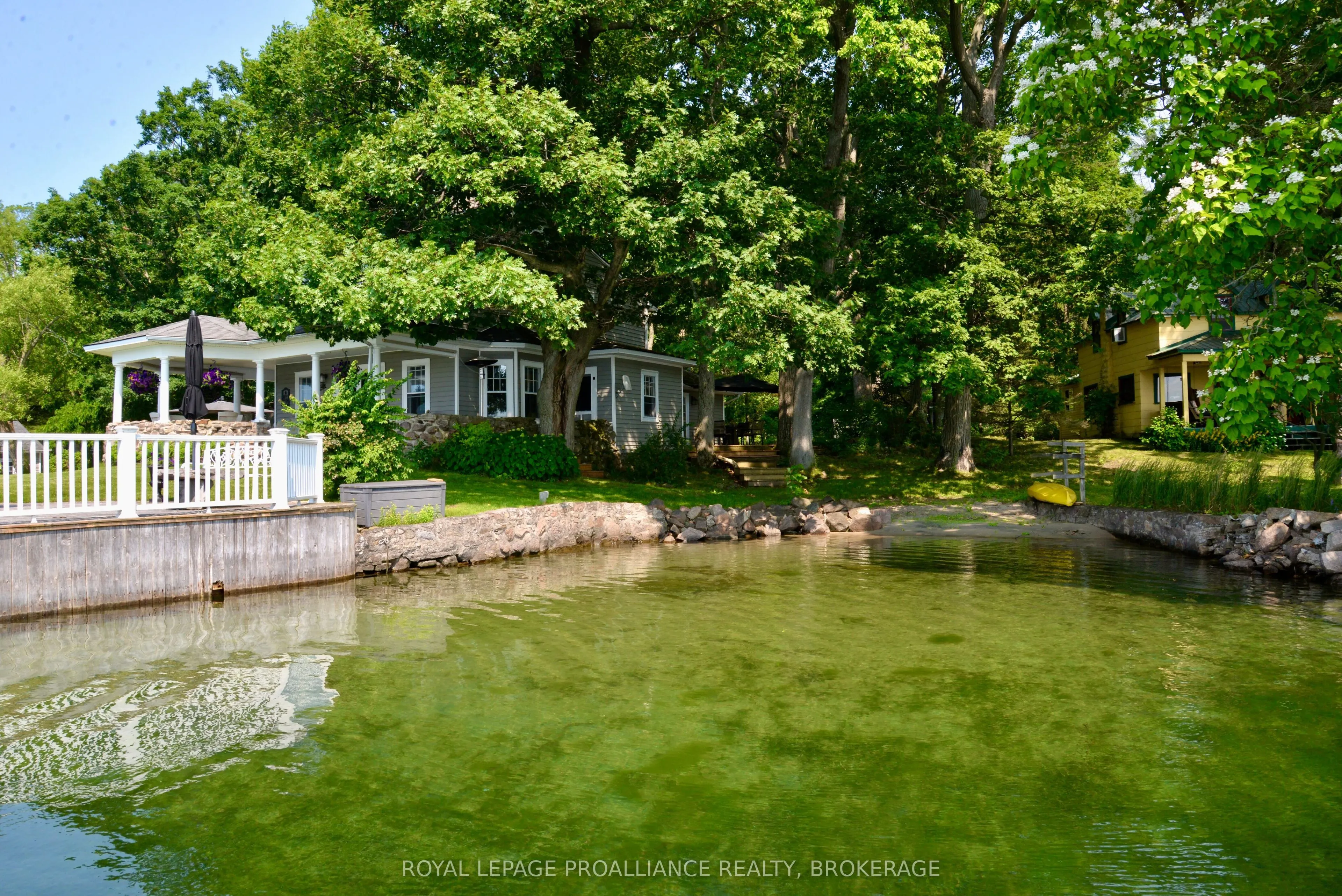 121 Tremont Park Island
