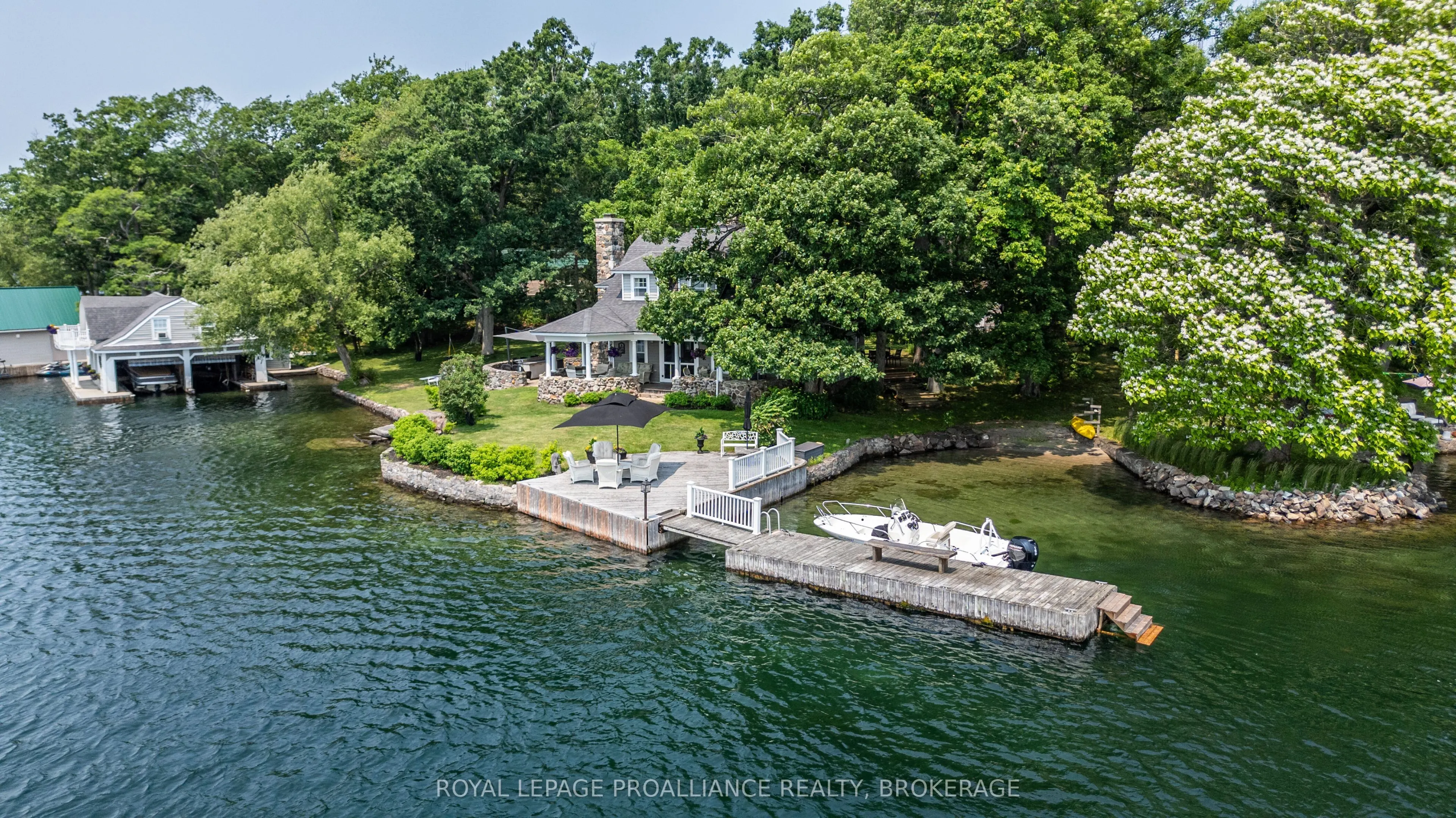121 Tremont Park Island