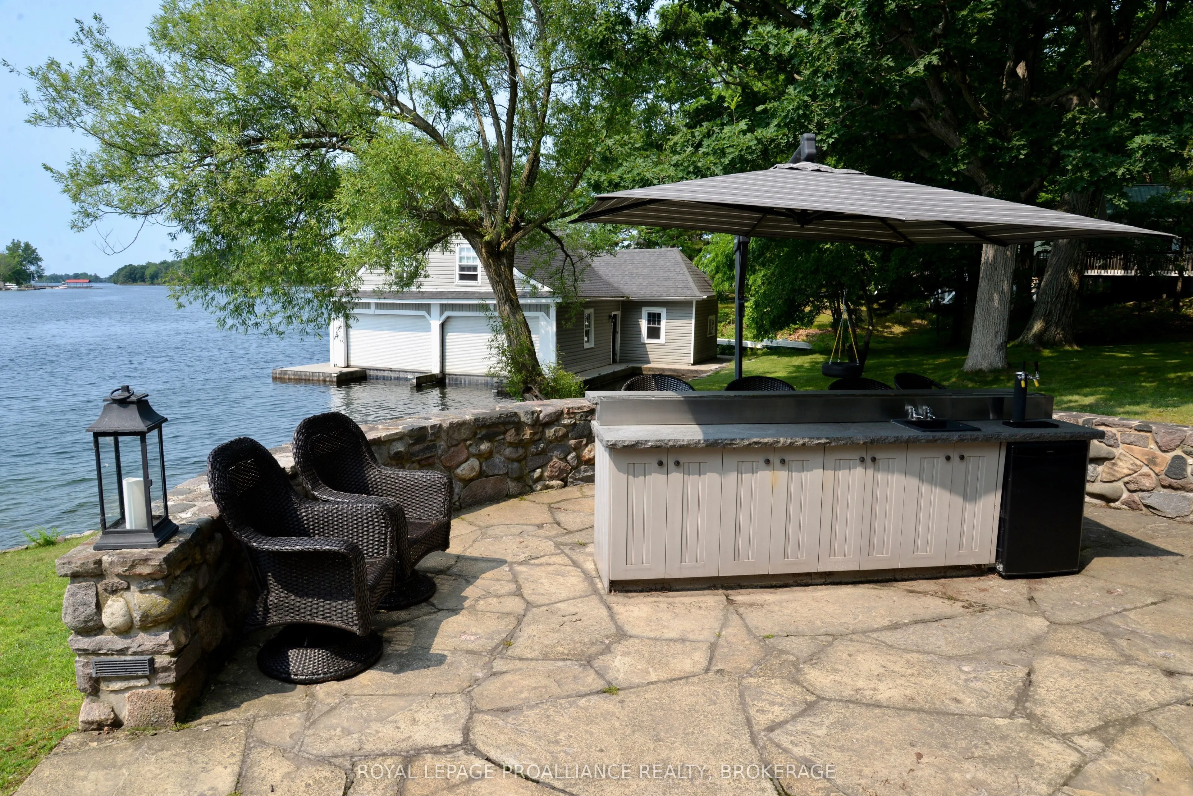 121 Tremont Park Island