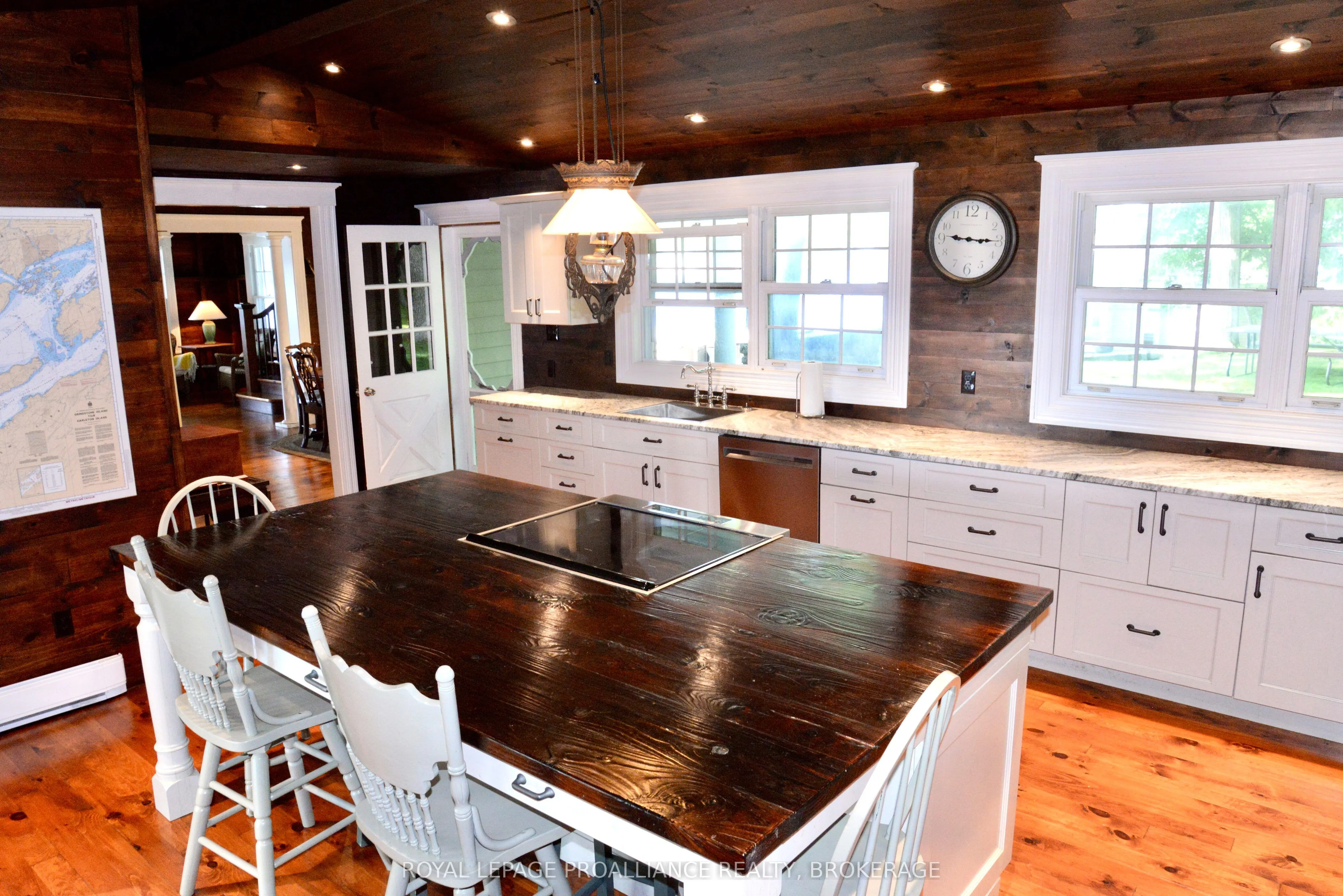 121 Tremont Park Island