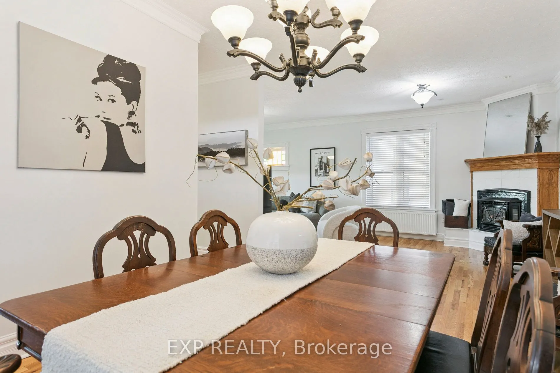 132 Queen Street W