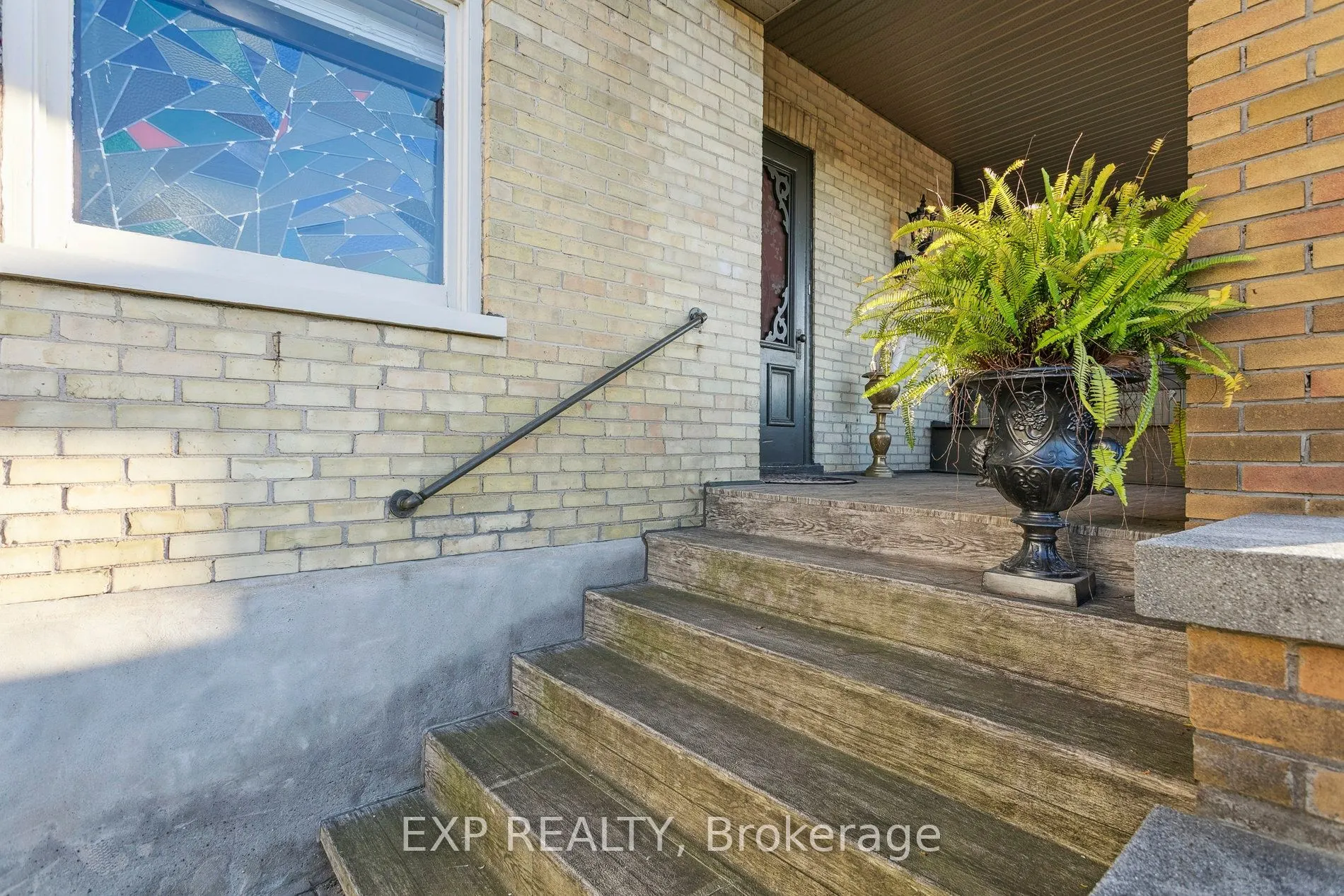 132 Queen Street W