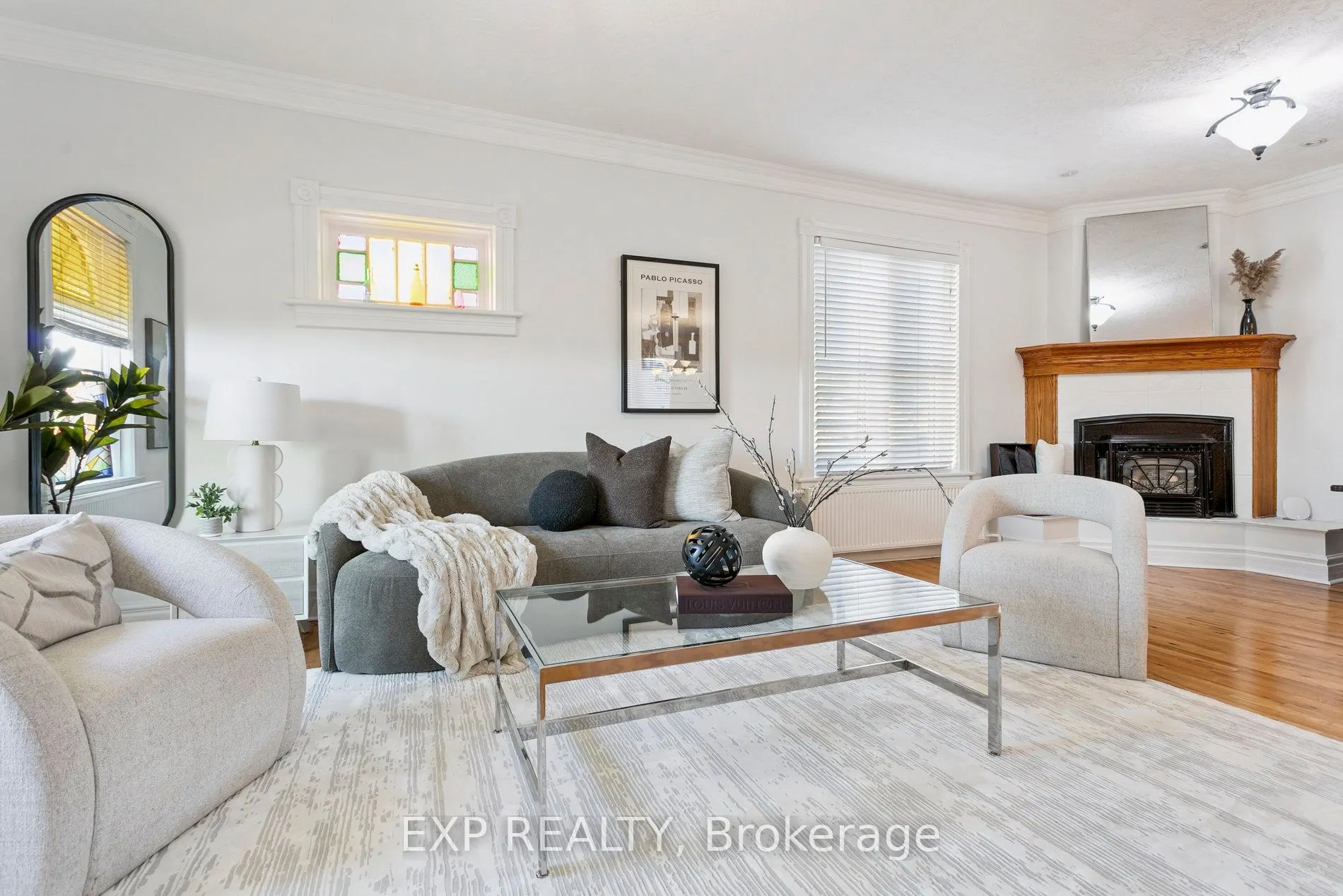 132 Queen Street W