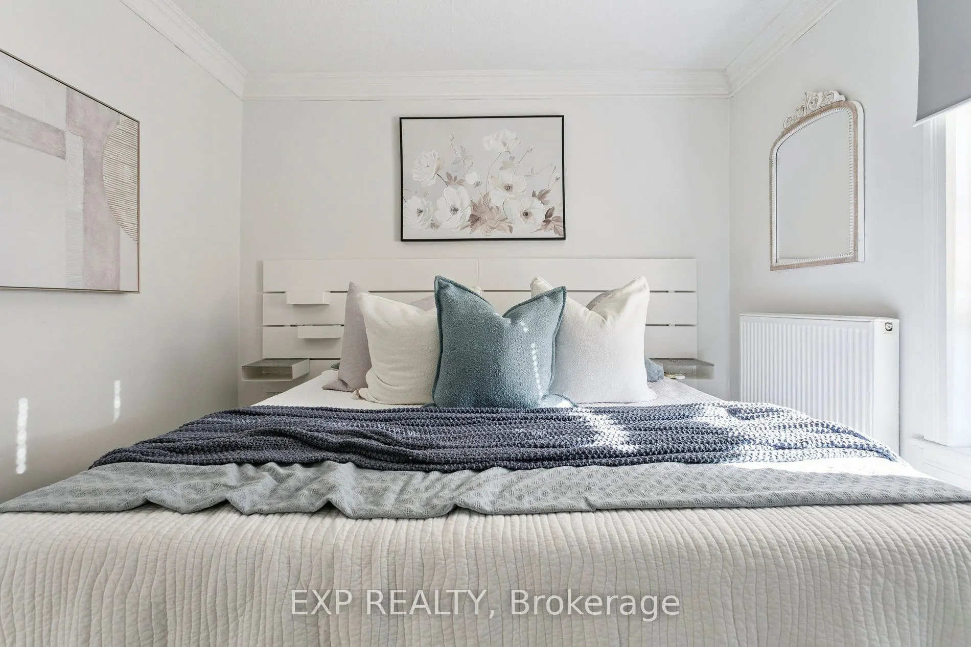 132 Queen Street W