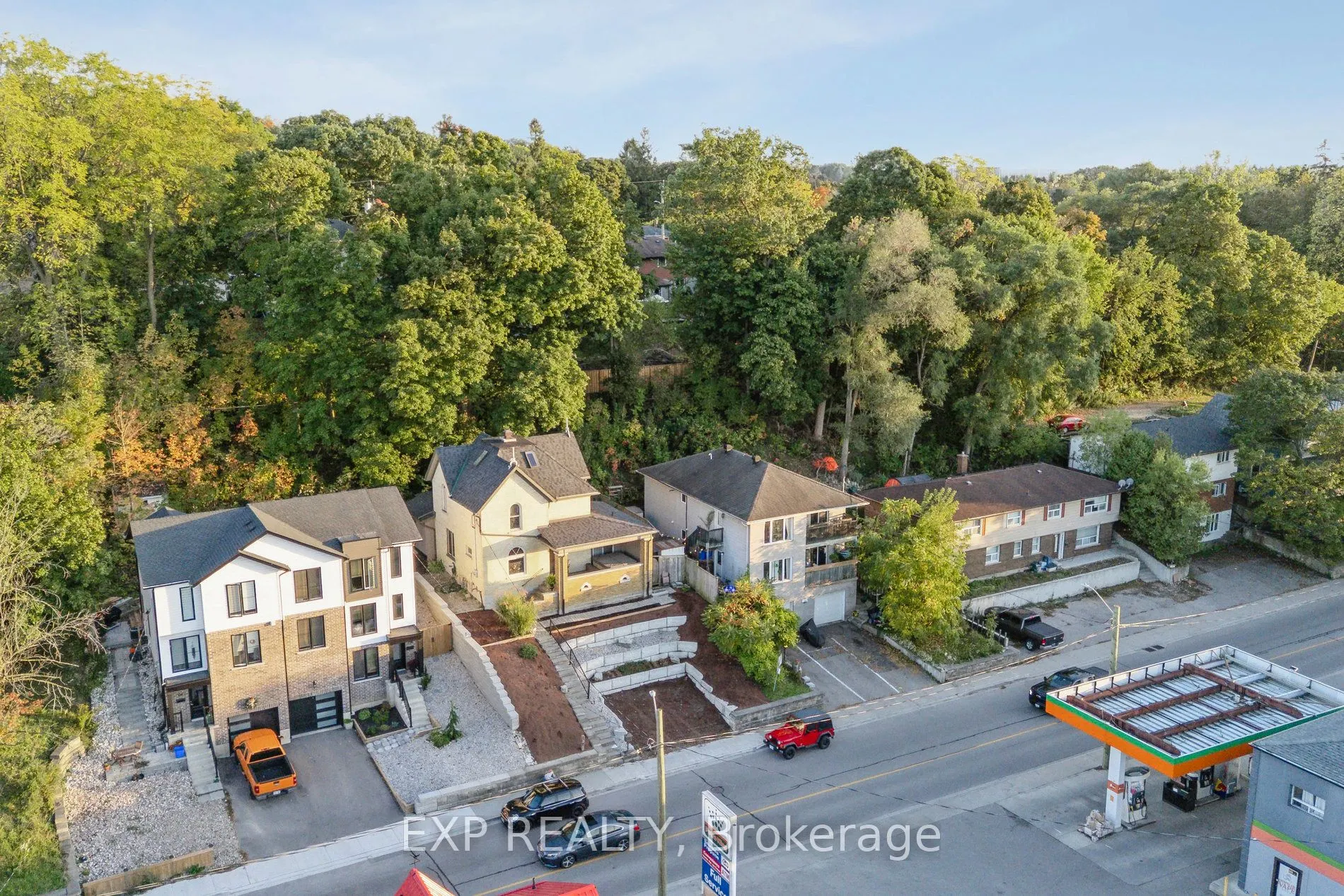 132 Queen Street W