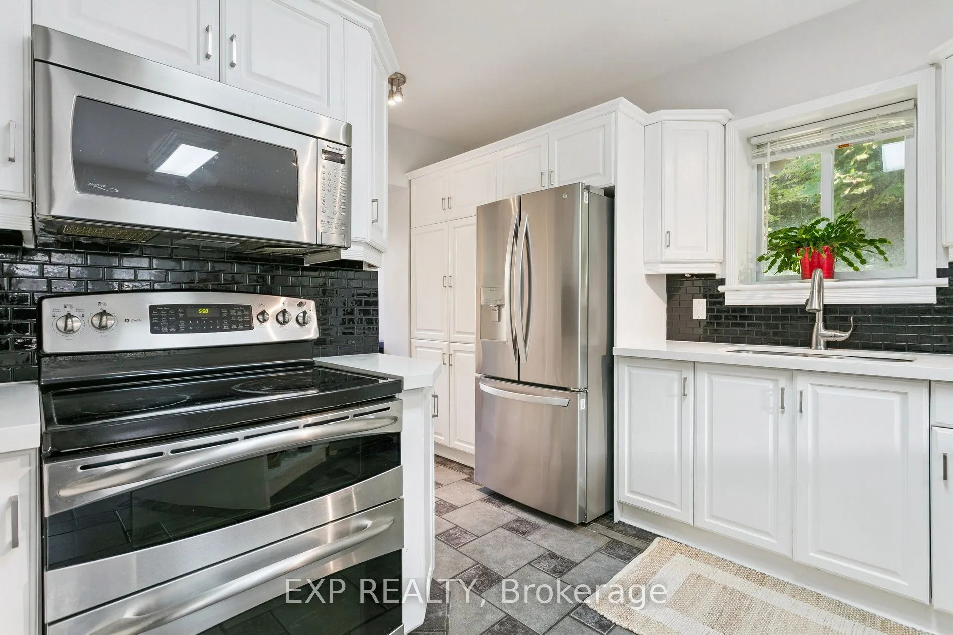 132 Queen Street W