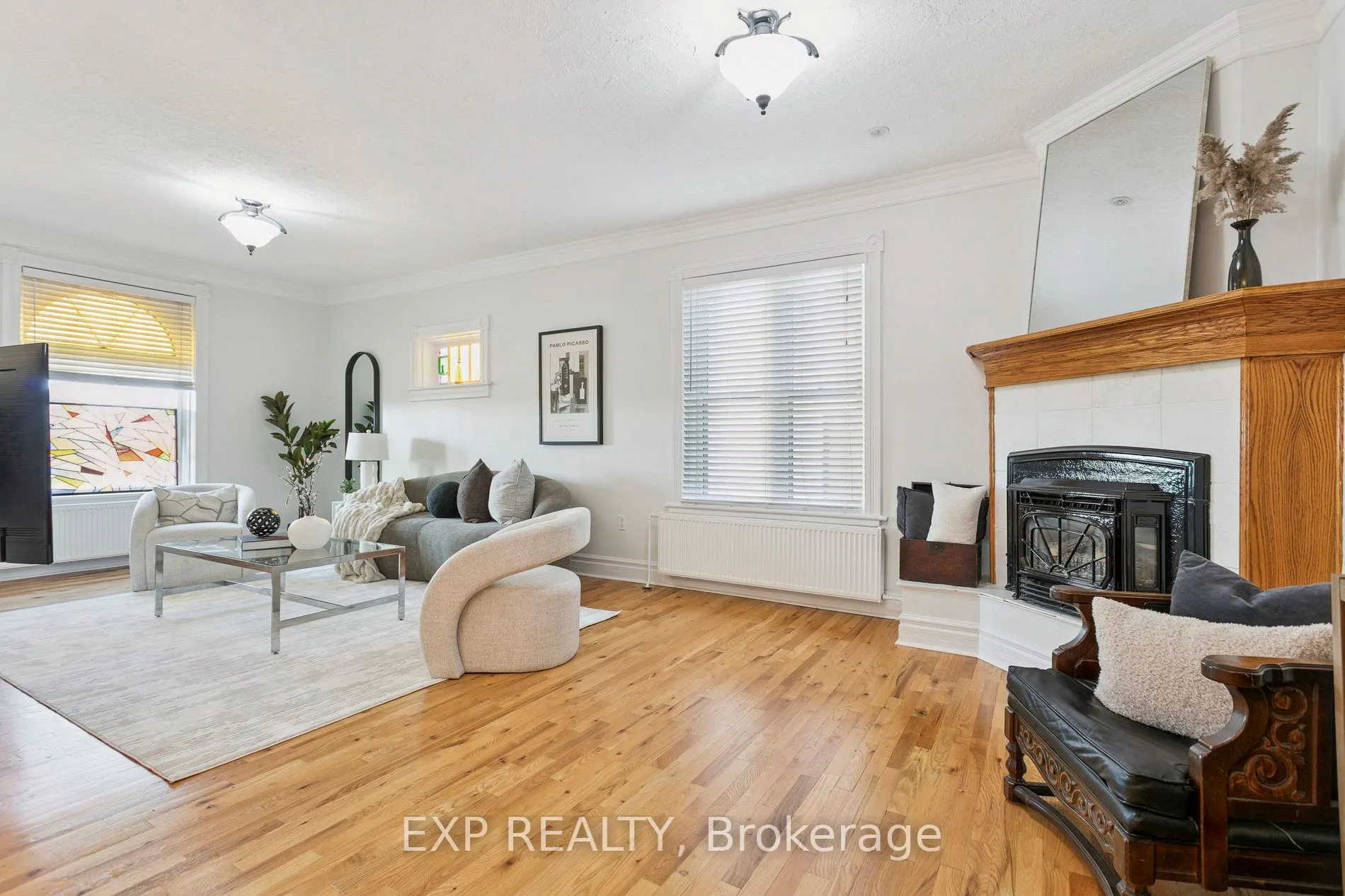 132 Queen Street W
