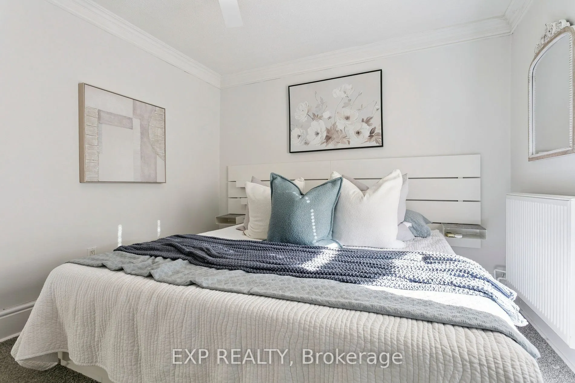 132 Queen Street W