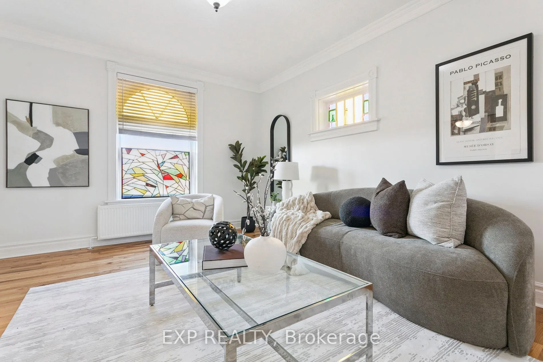 132 Queen Street W
