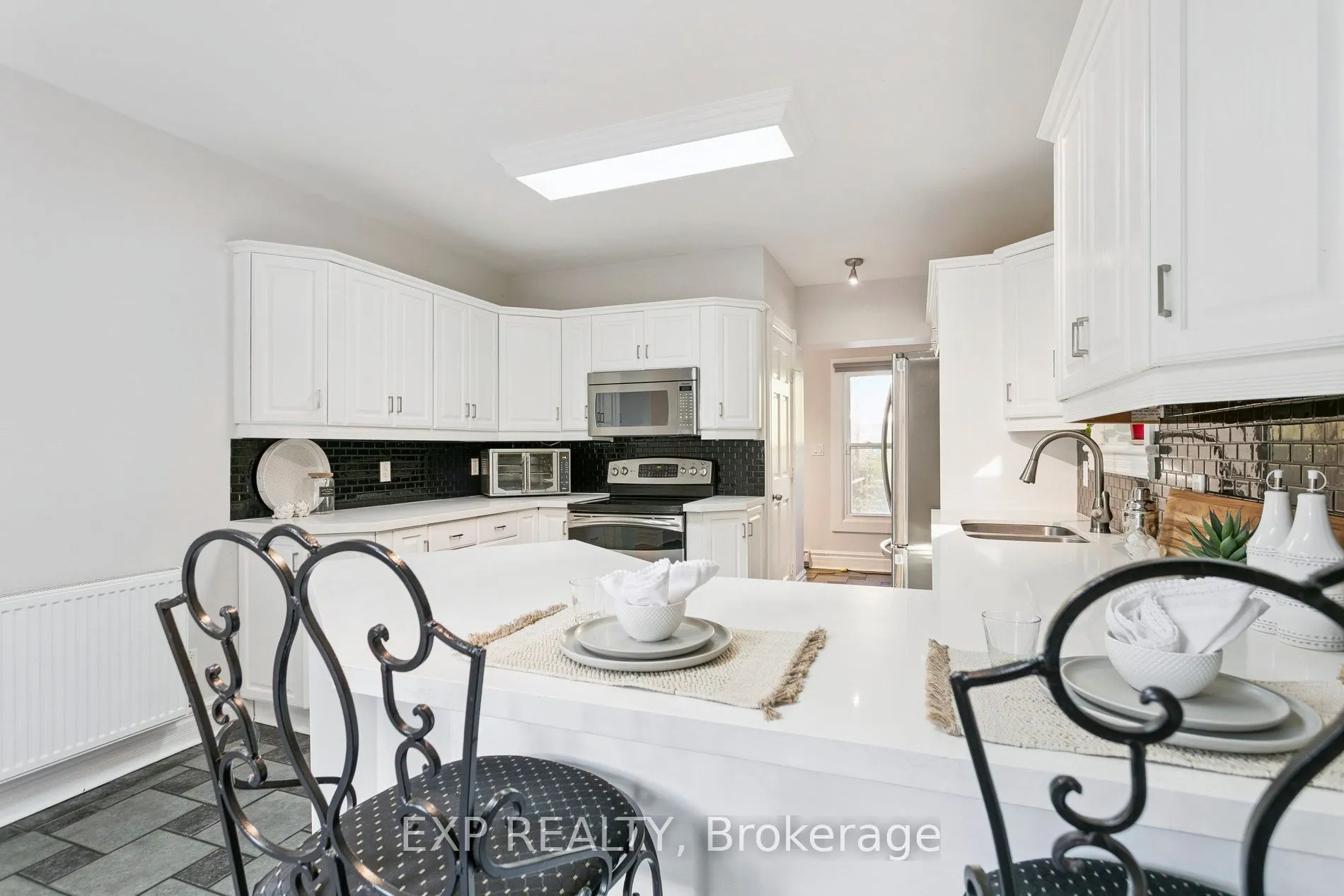132 Queen Street W