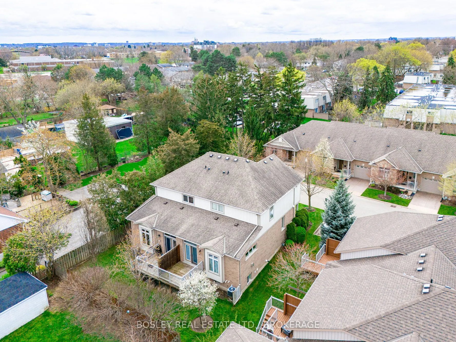 409 Niagara Street, #16