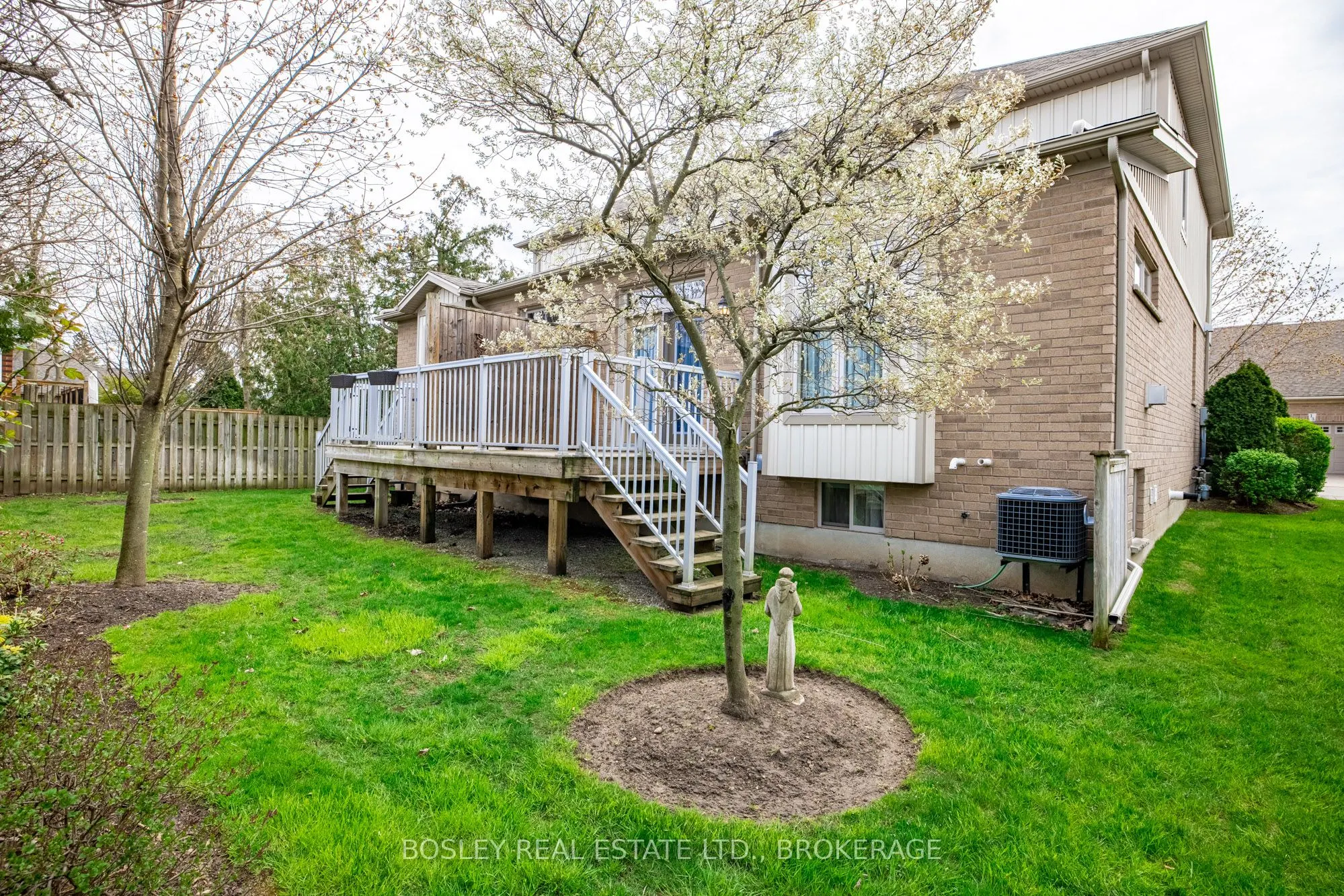 409 Niagara Street, #16