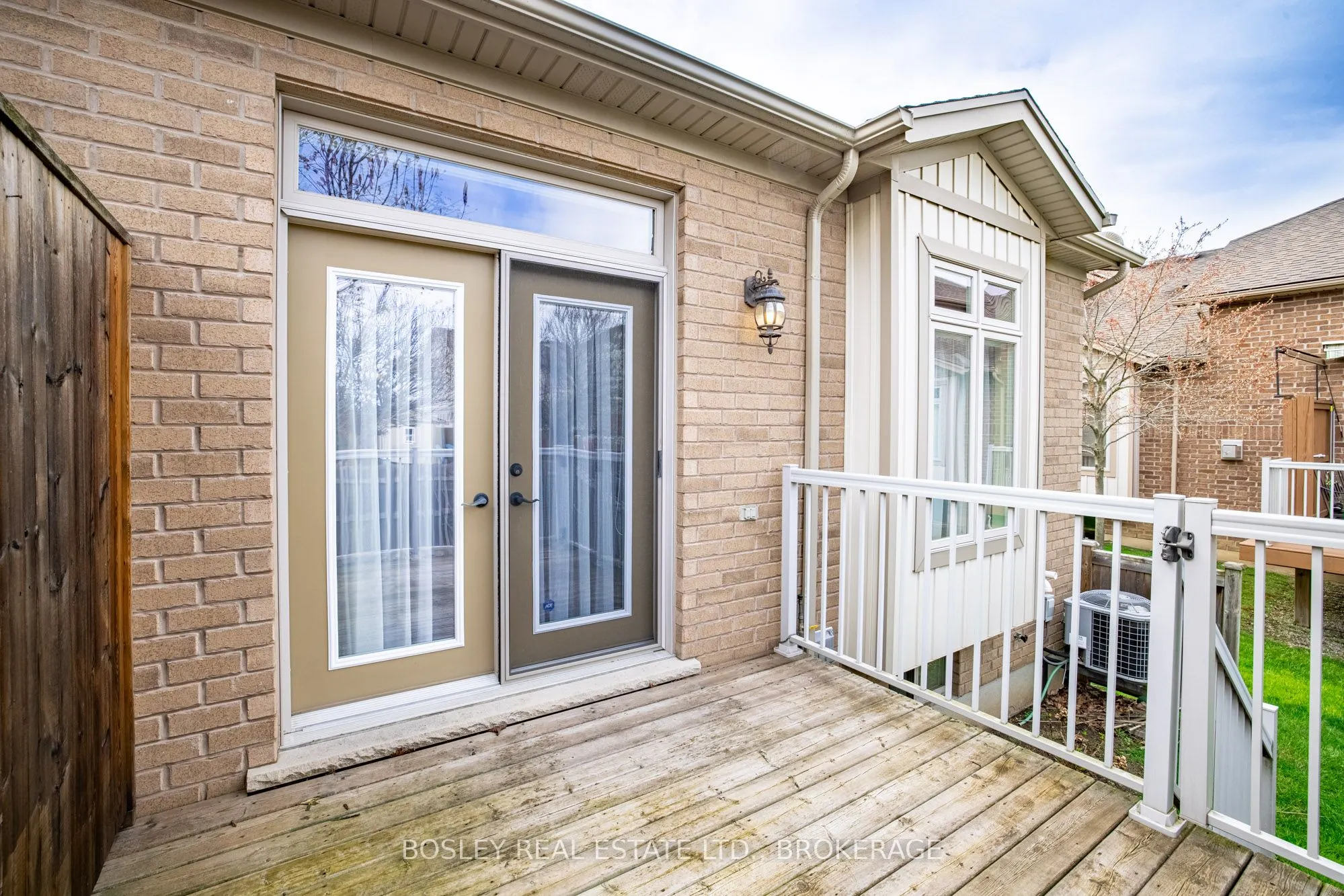 409 Niagara Street, #16