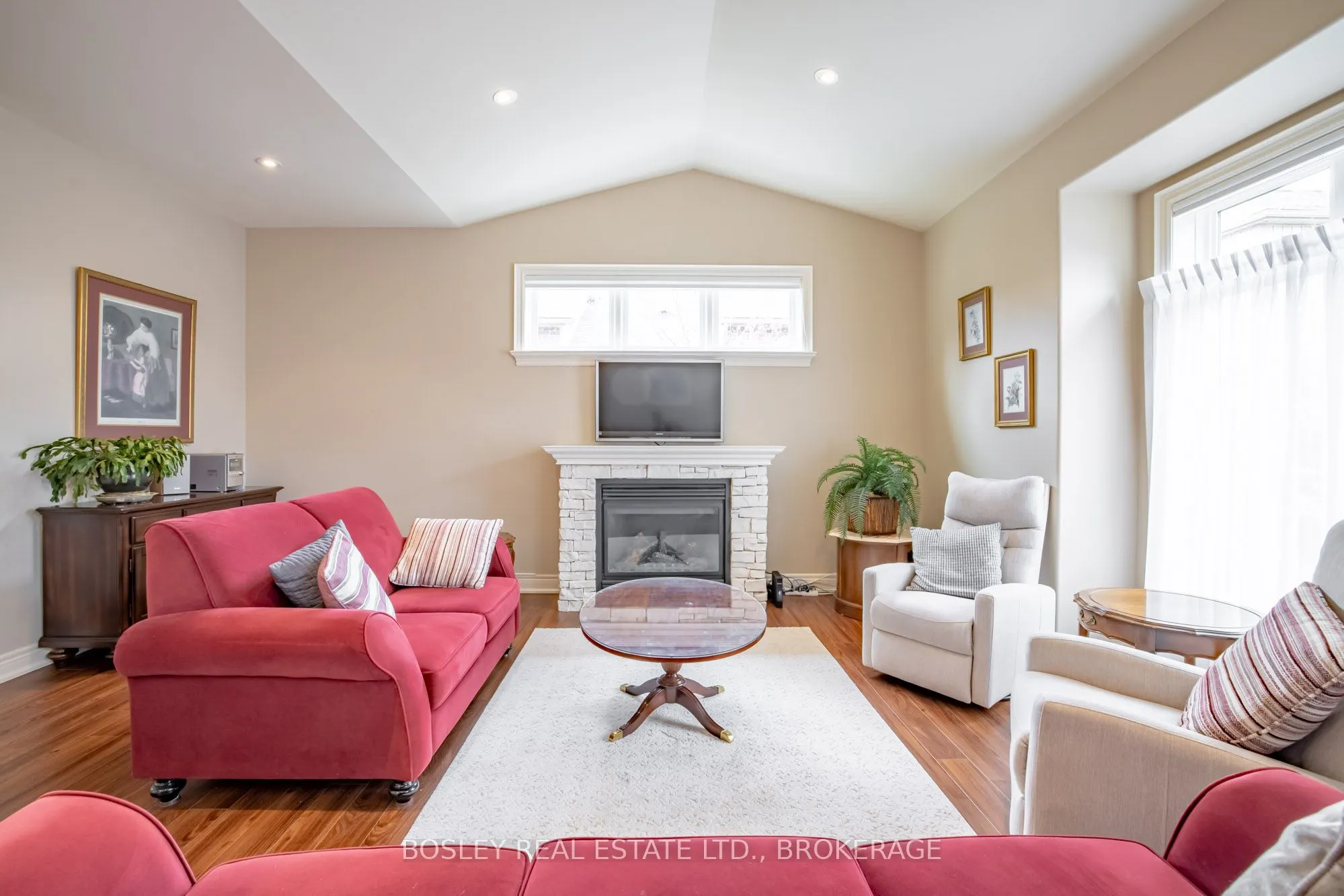 409 Niagara Street, #16