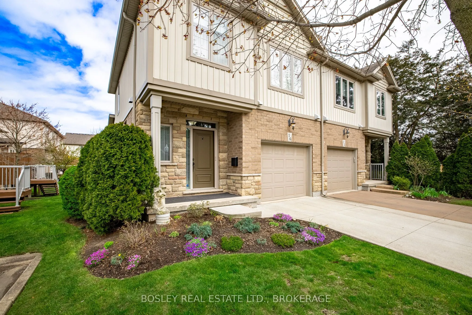 409 Niagara Street, #16