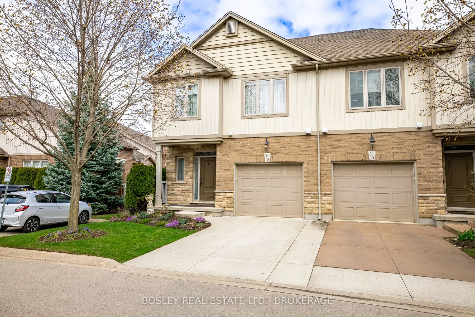 409 Niagara Street, #16
