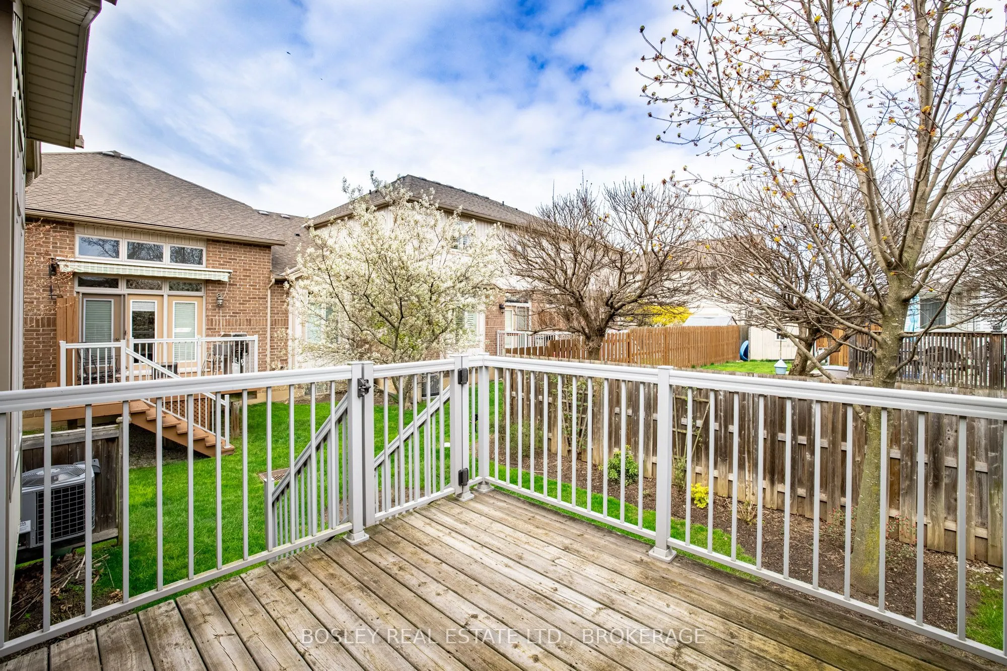 409 Niagara Street, #16