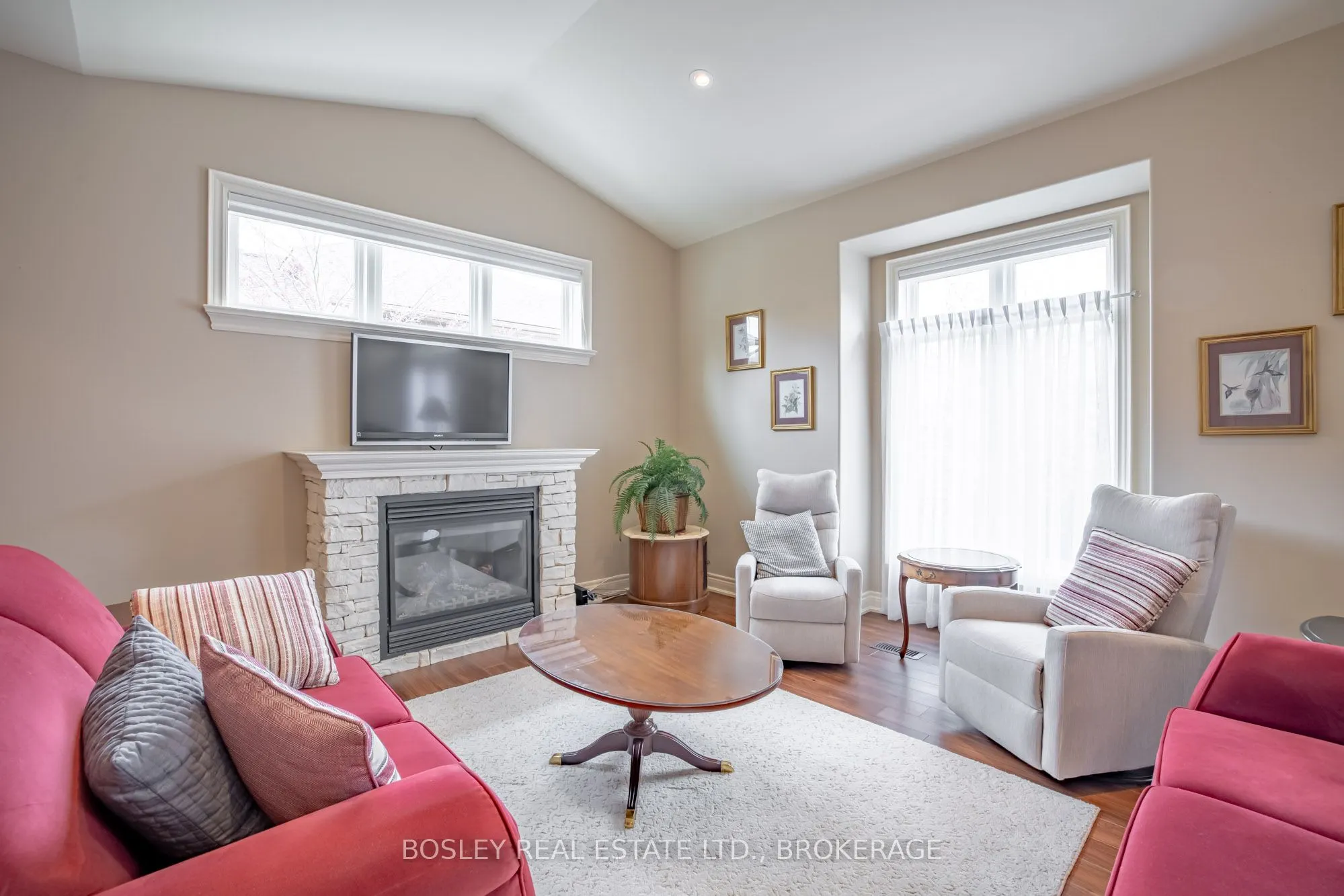 409 Niagara Street, #16