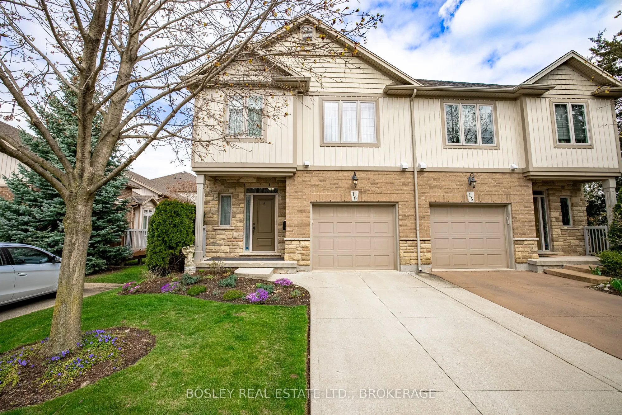 409 Niagara Street, #16