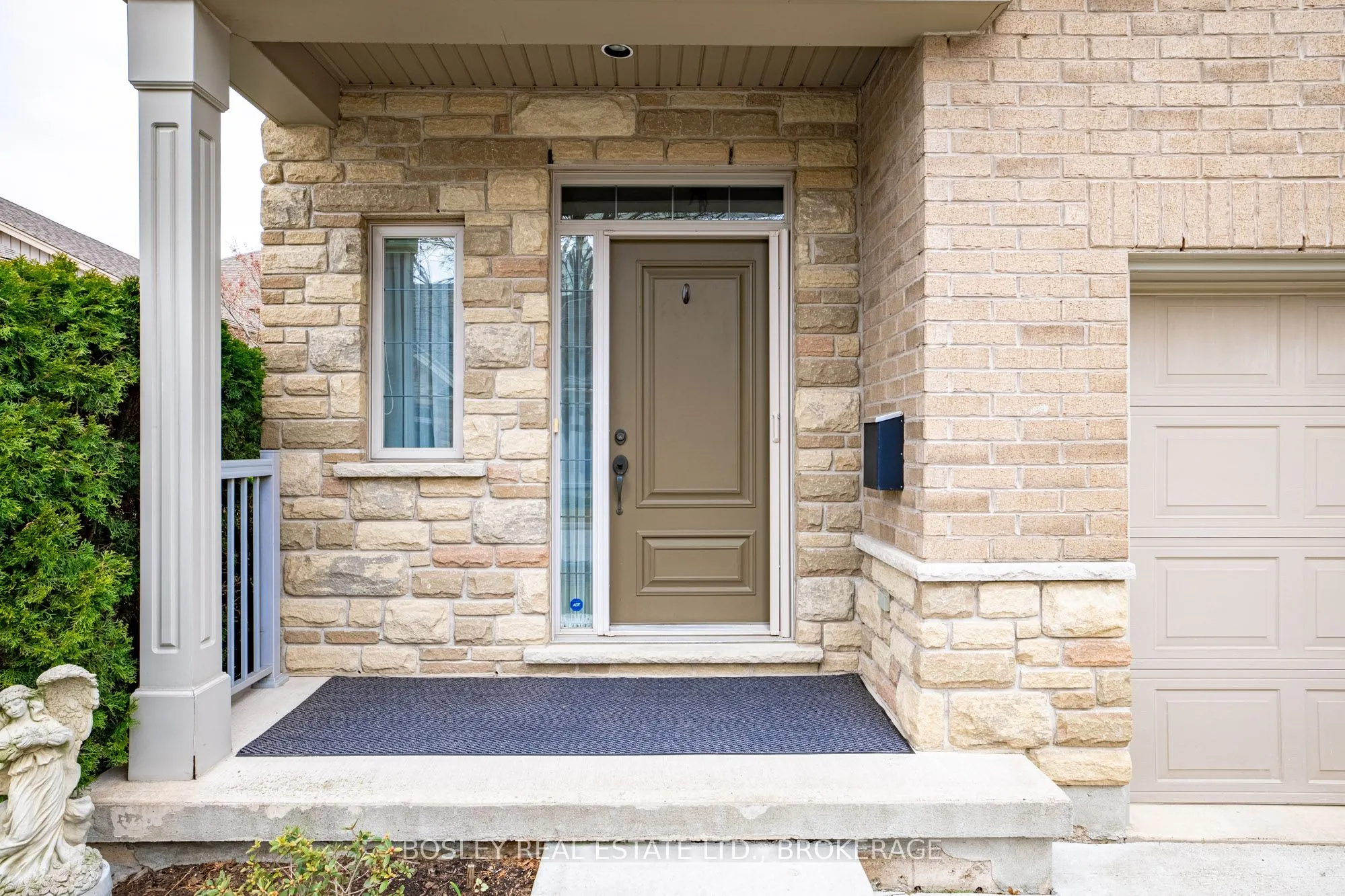 409 Niagara Street, #16