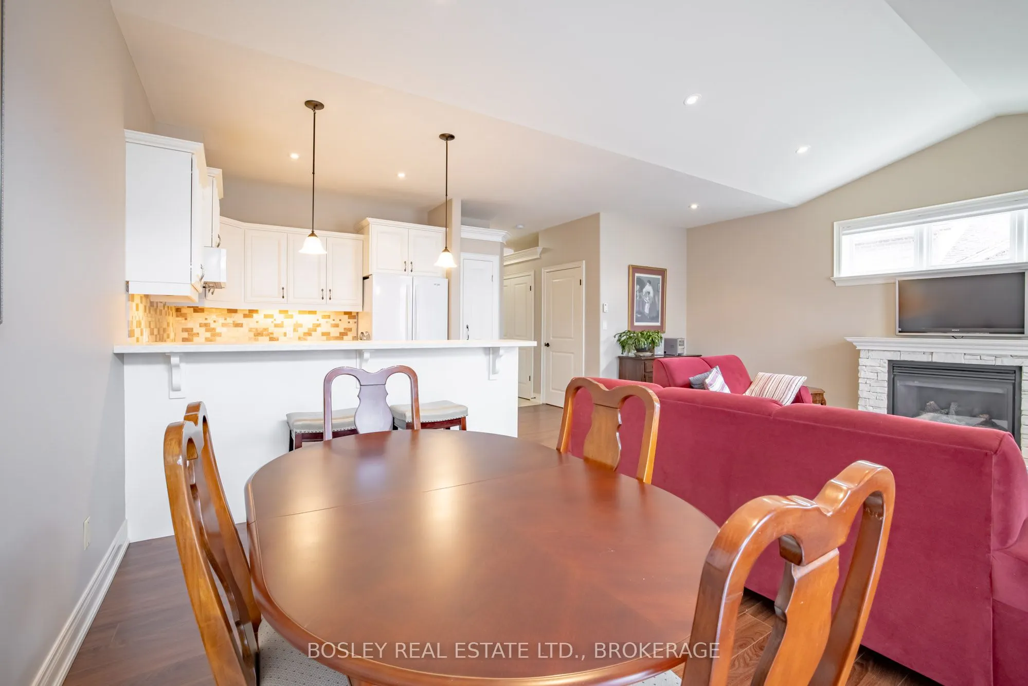 409 Niagara Street, #16