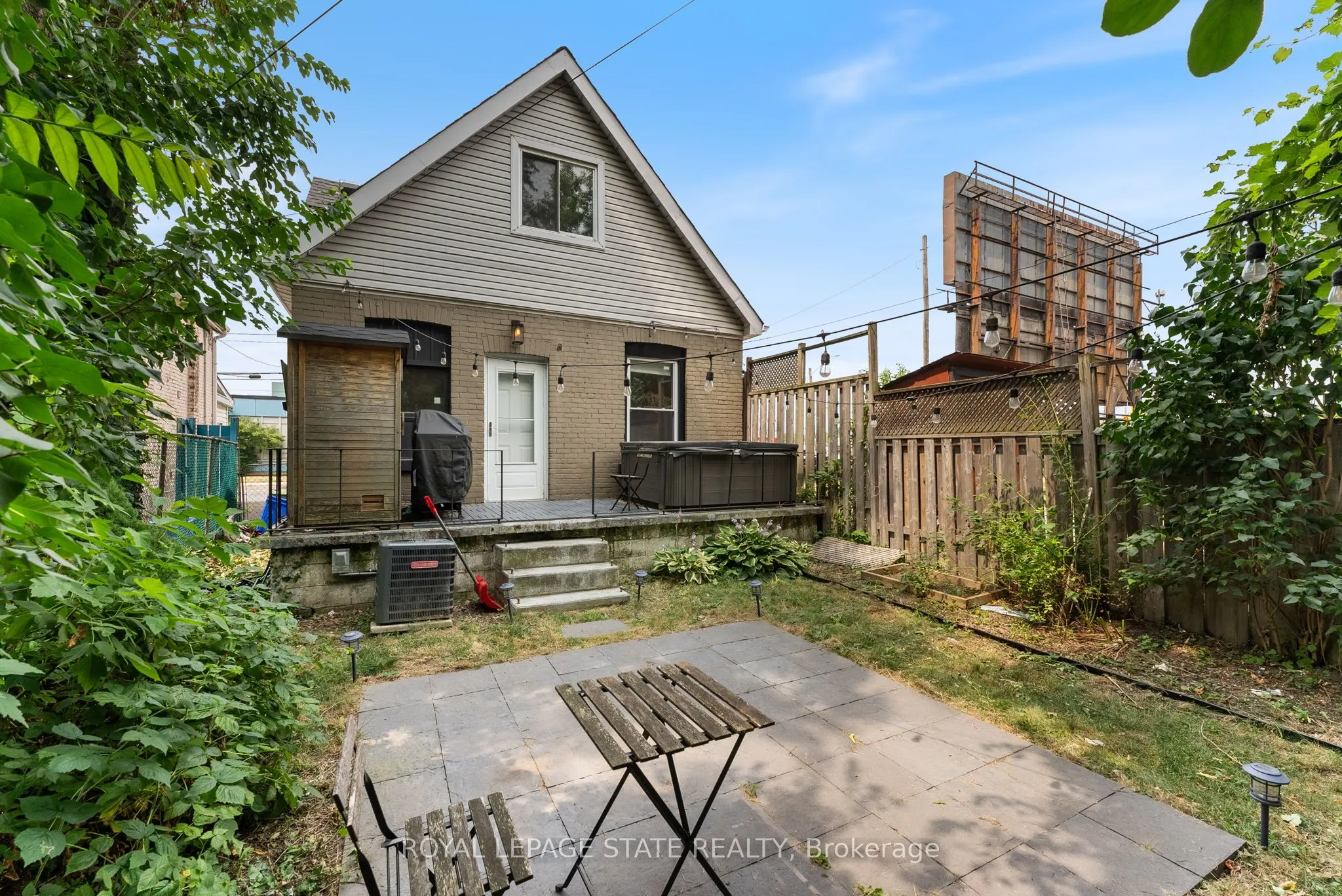 91 Dundurn Street S
