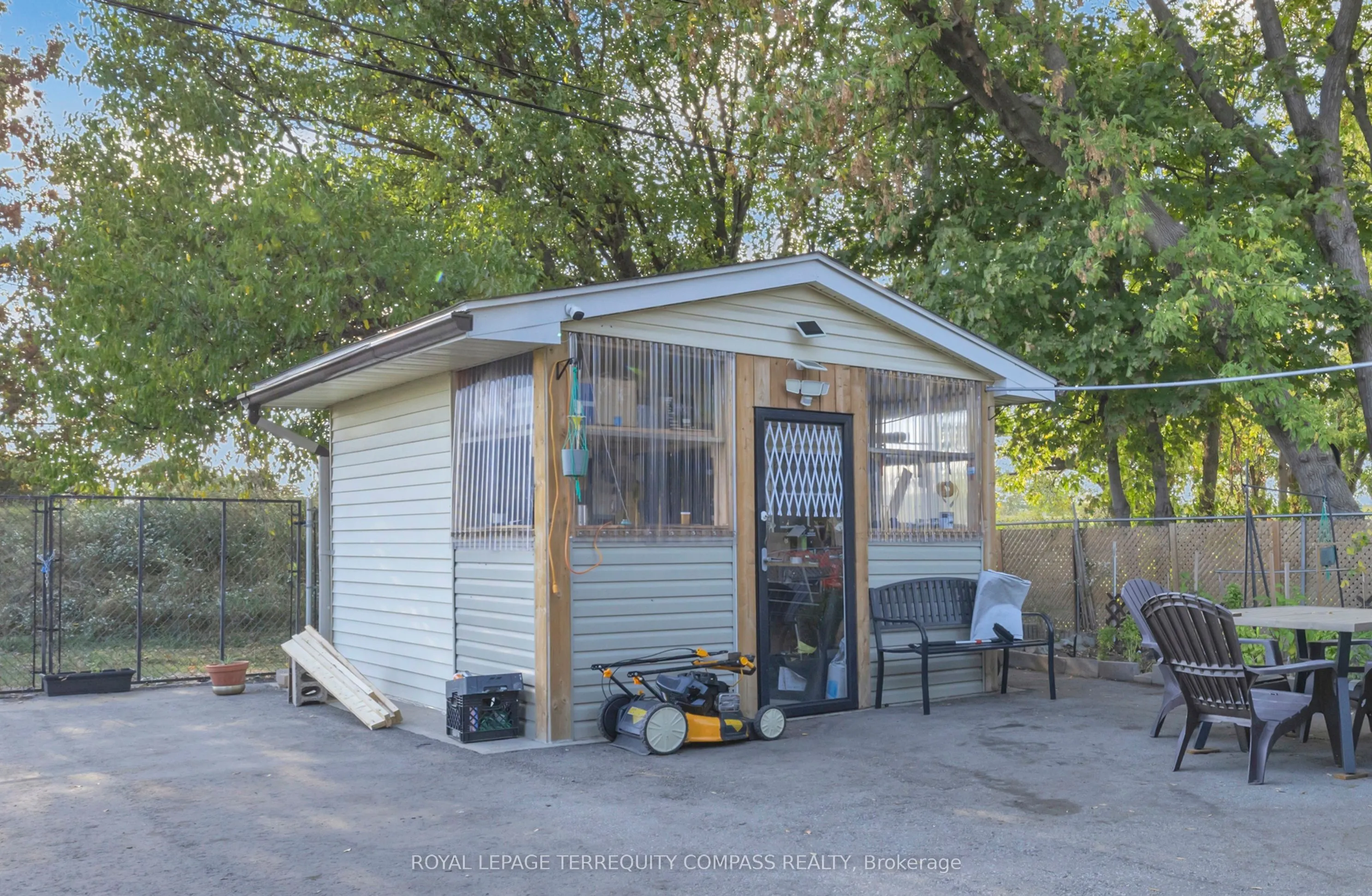 1045 Wellington Avenue
