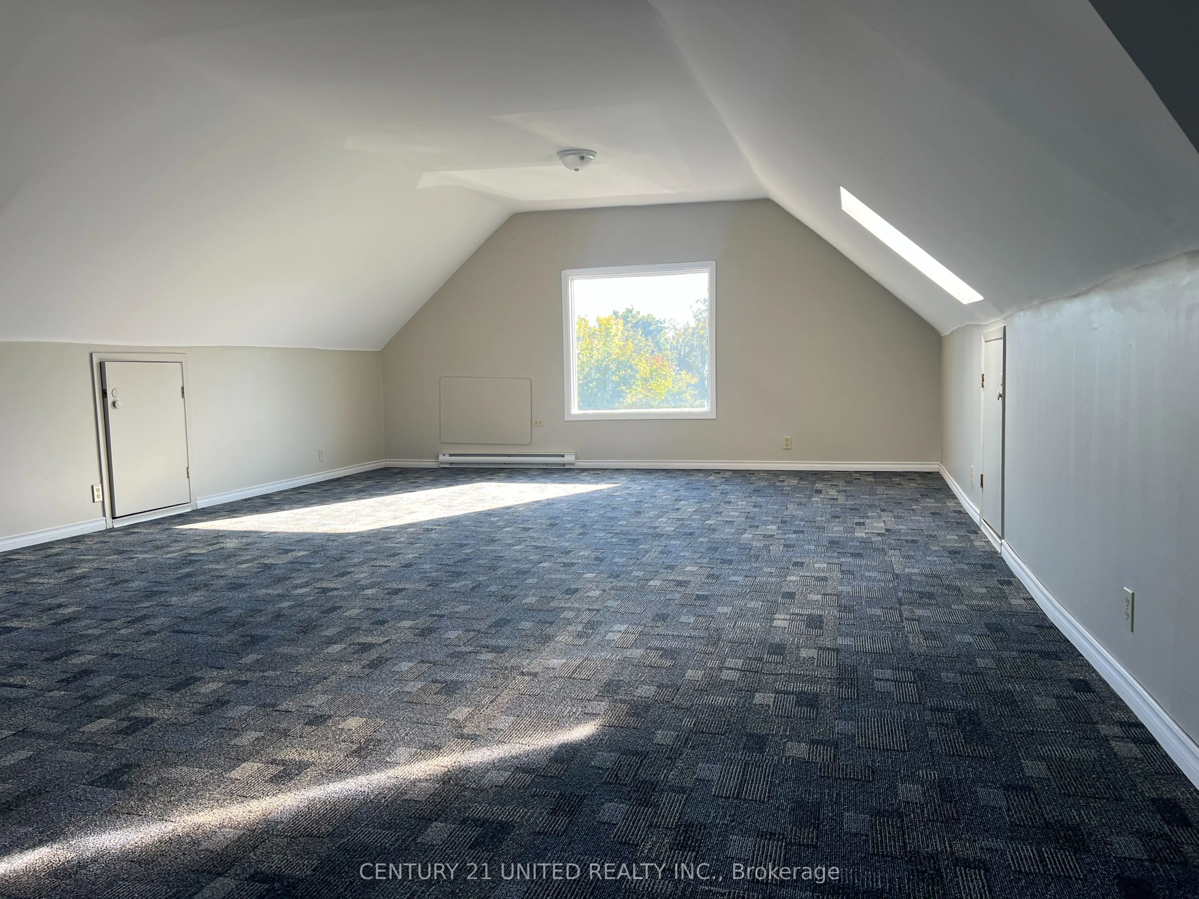 858 Ward Street, #UPPER