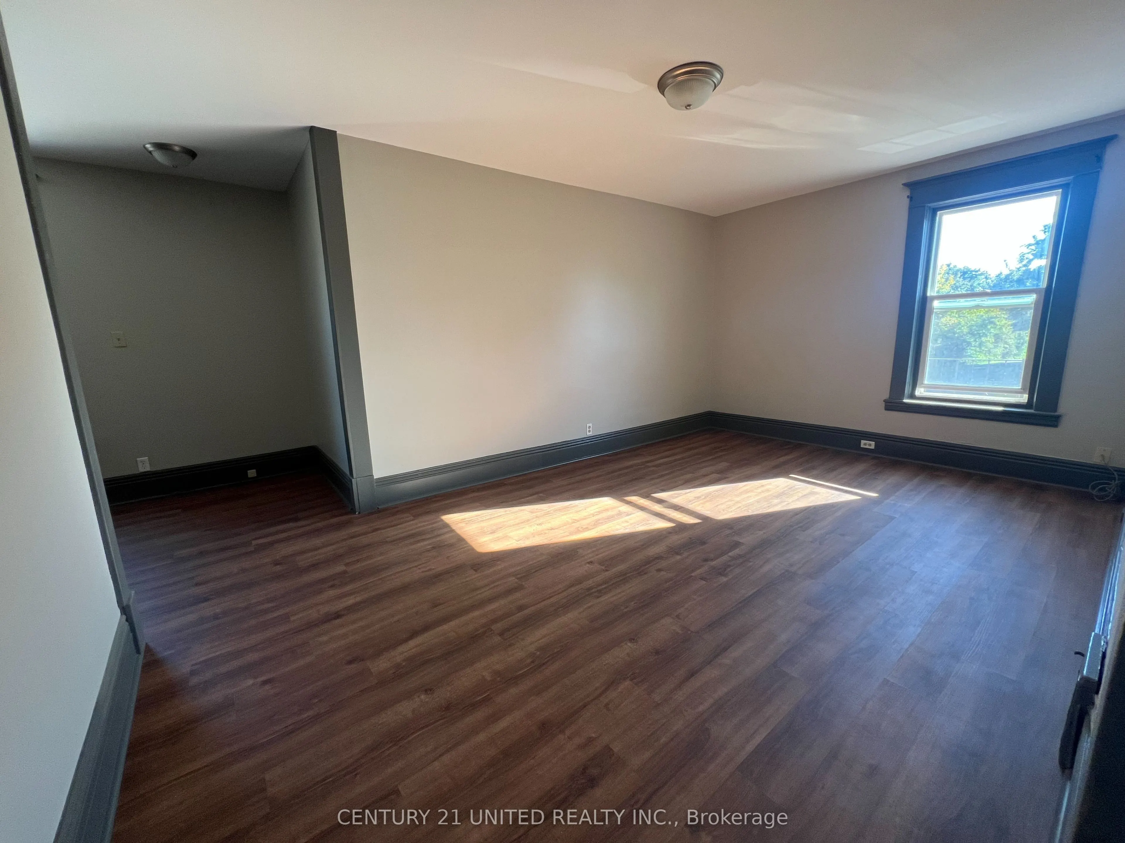858 Ward Street, #UPPER