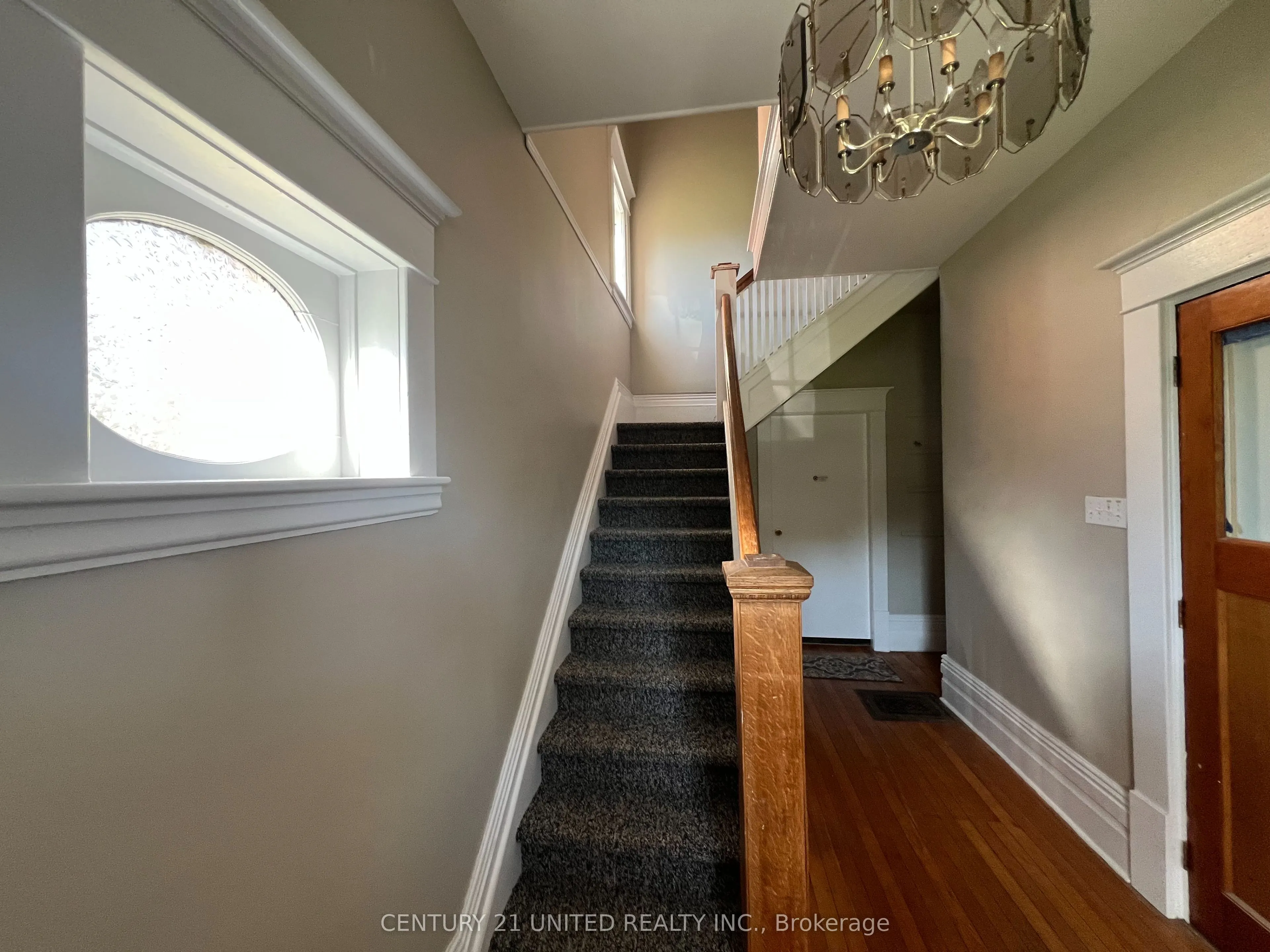 858 Ward Street, #UPPER