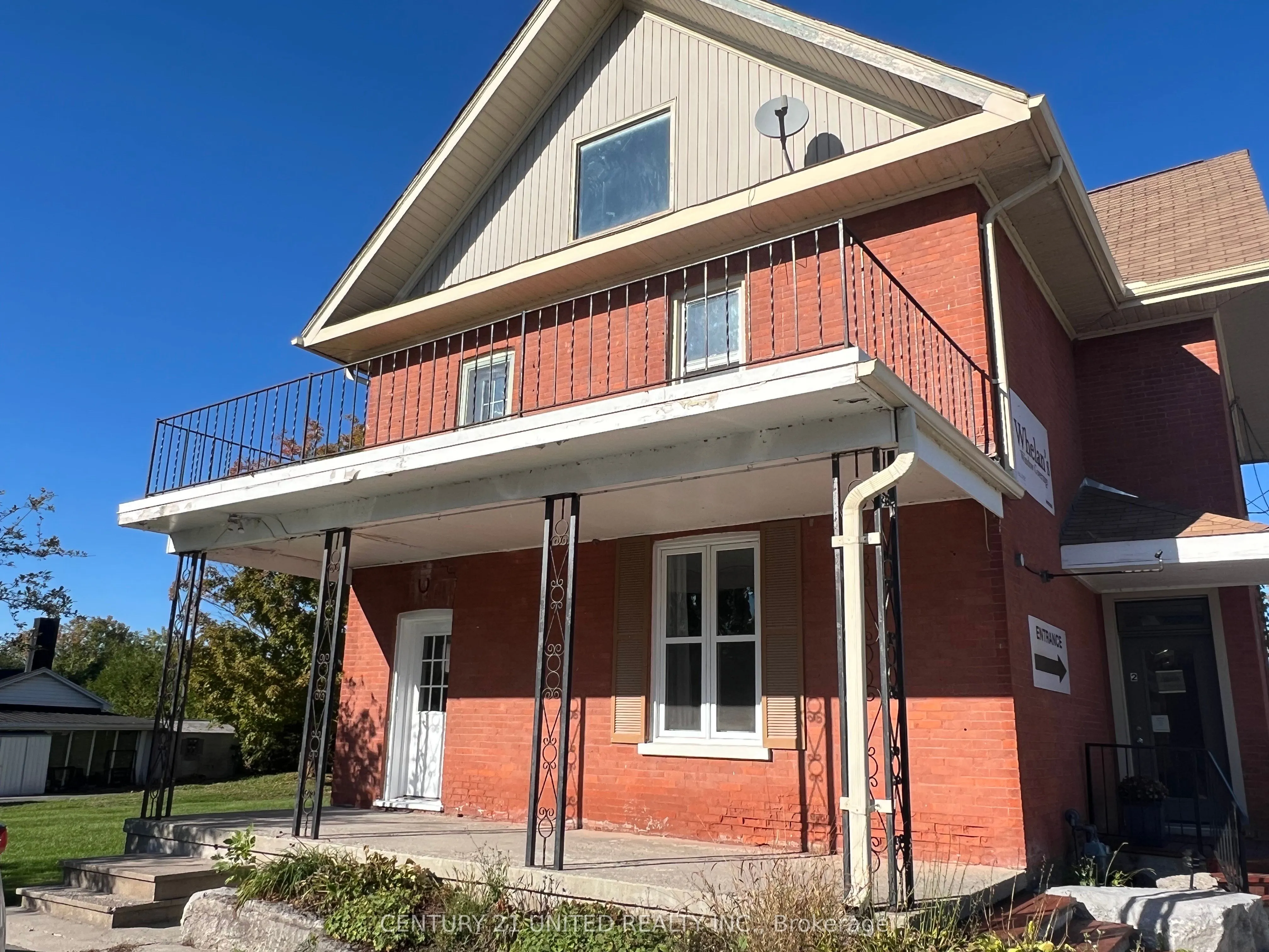 858 Ward Street, #UPPER
