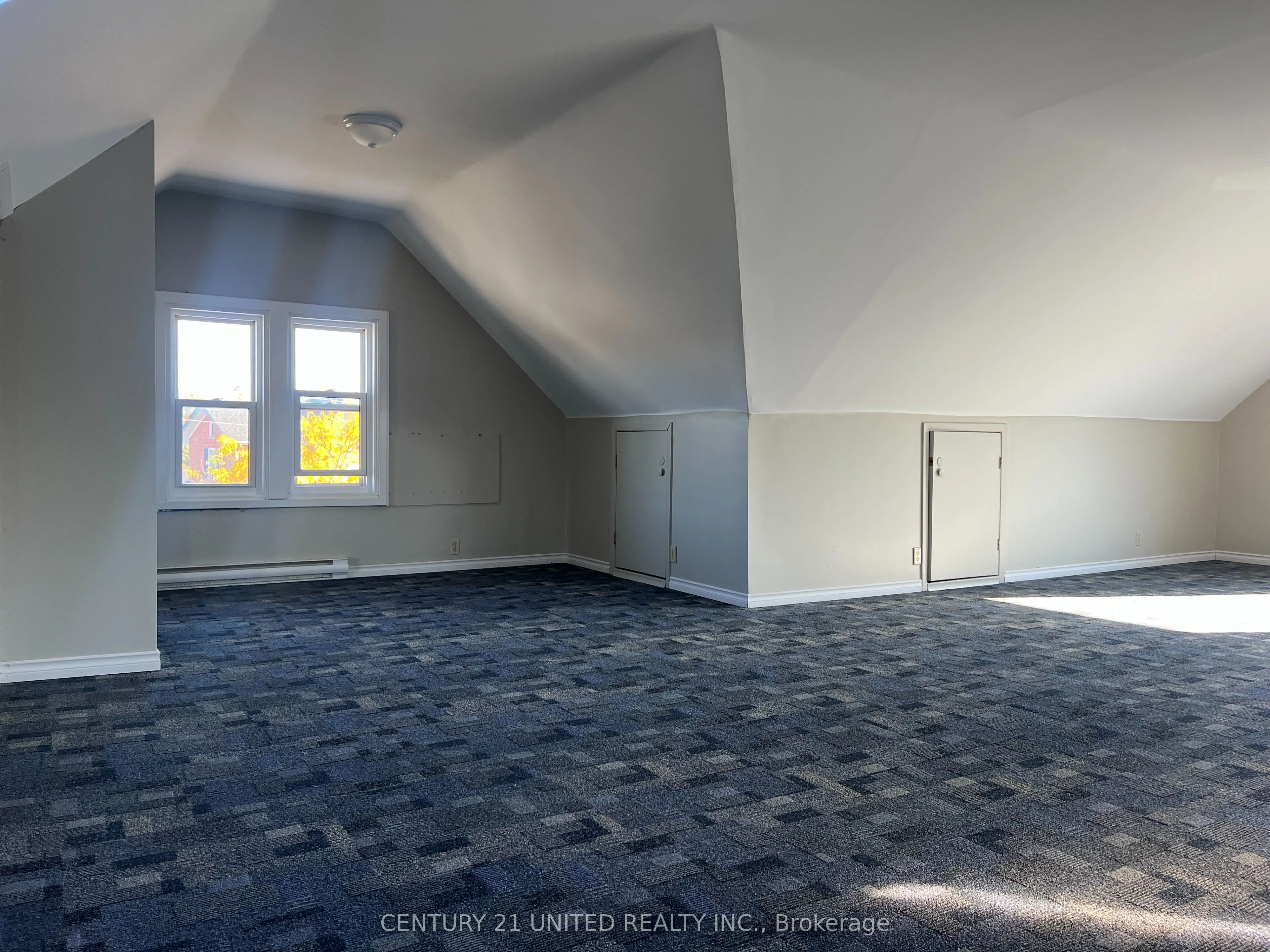 858 Ward Street, #UPPER