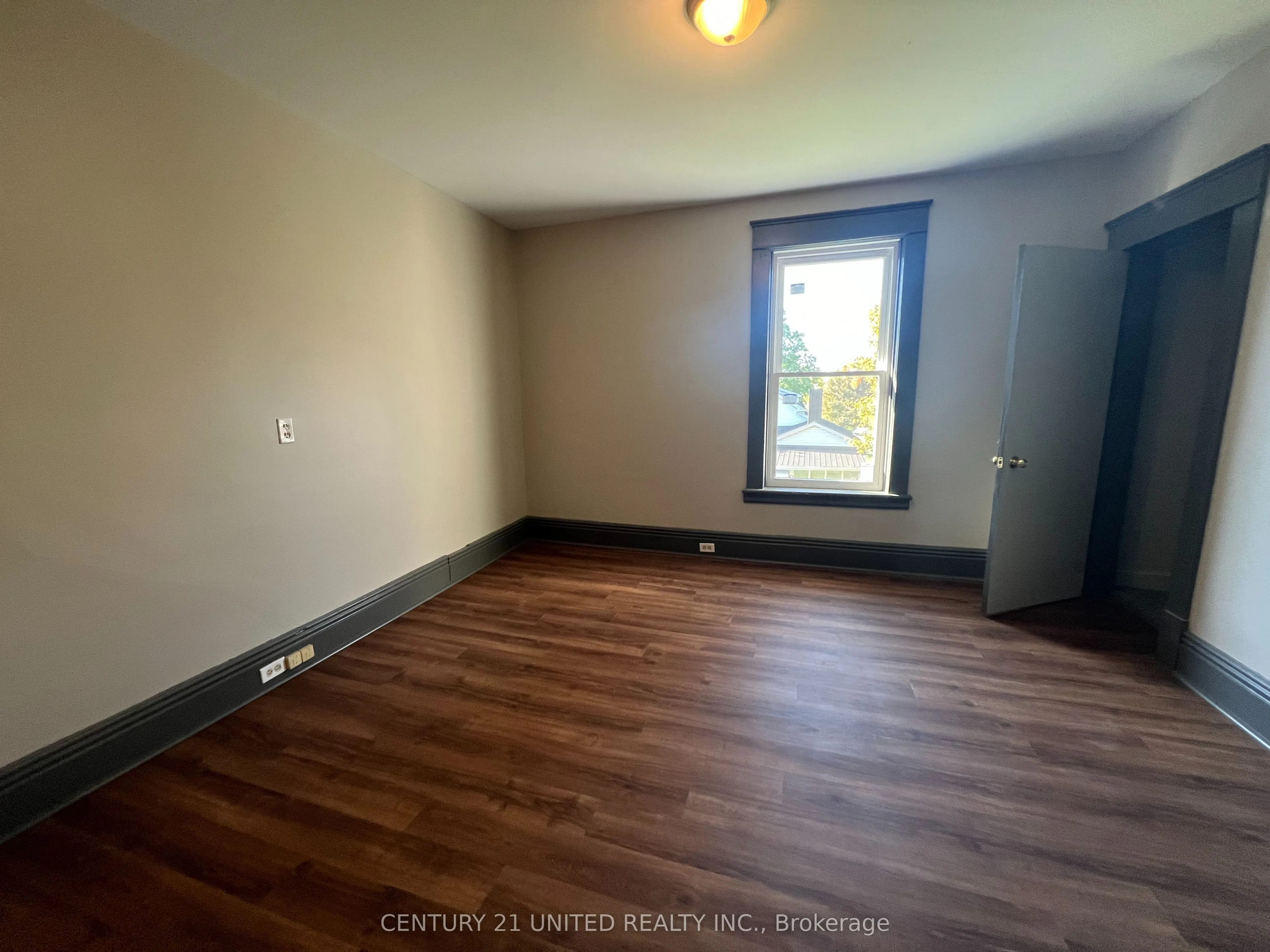 858 Ward Street, #UPPER