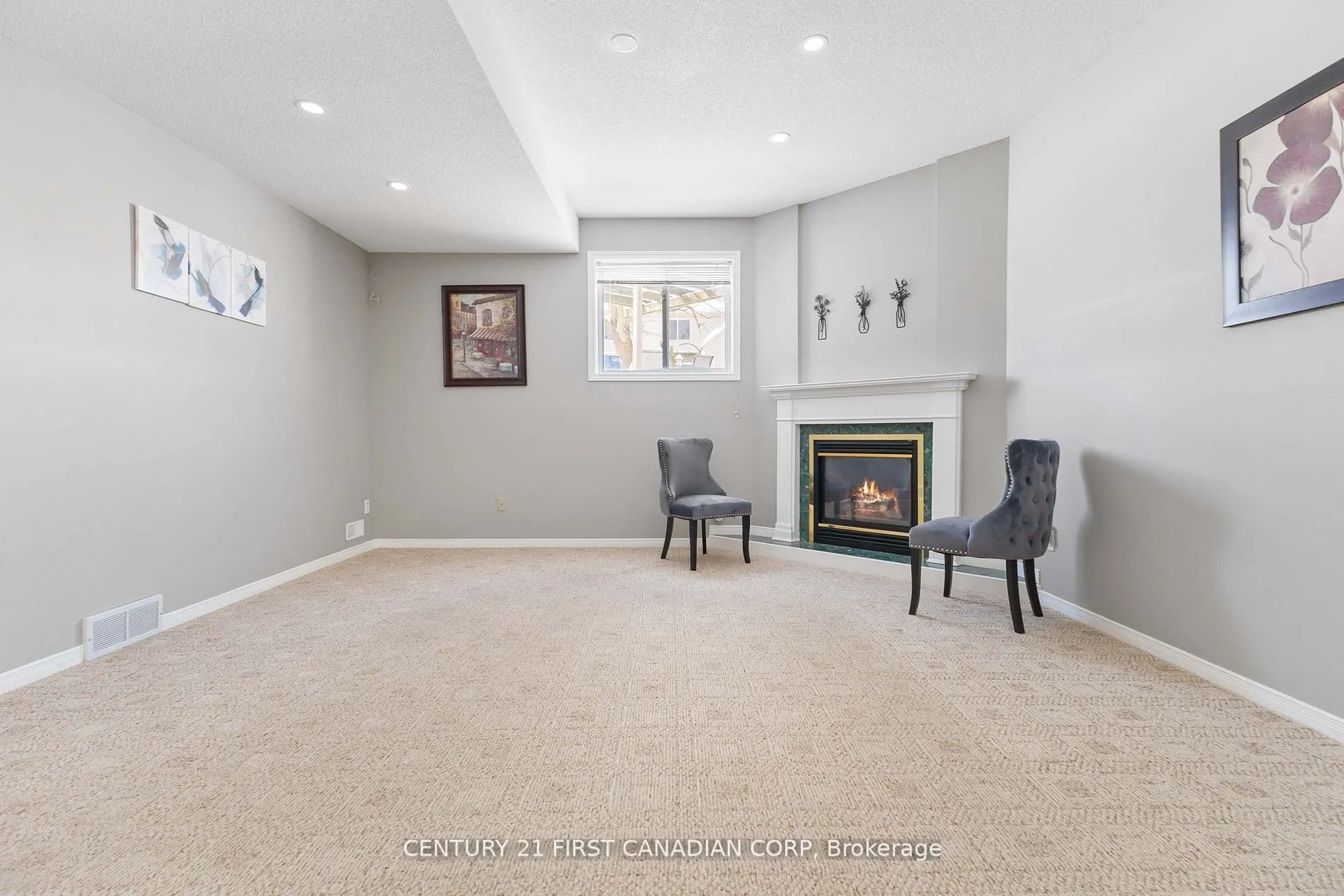 256 WHITE SANDS Drive